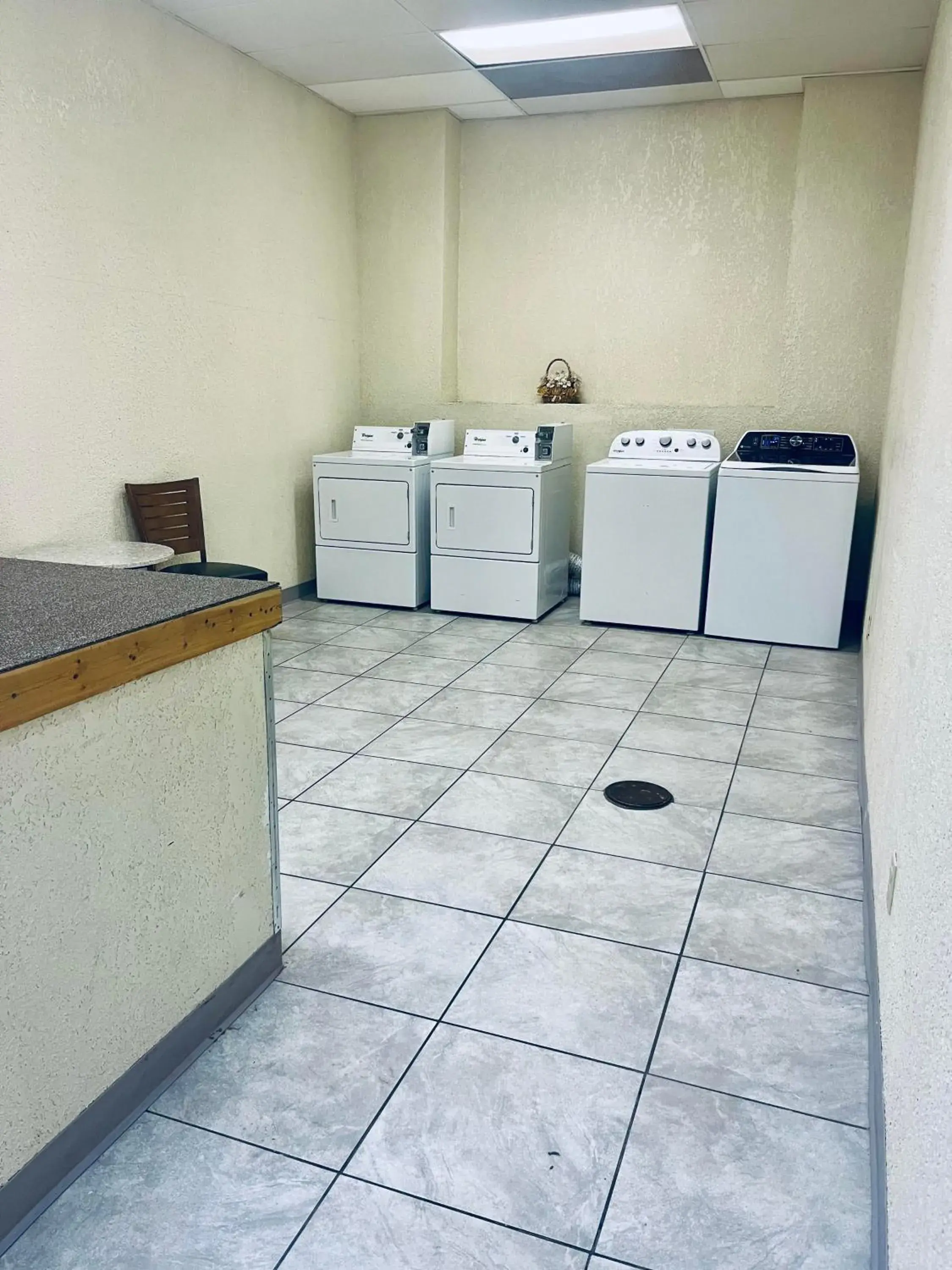 laundry, Kitchen/Kitchenette in Baymont by Wyndham Keokuk