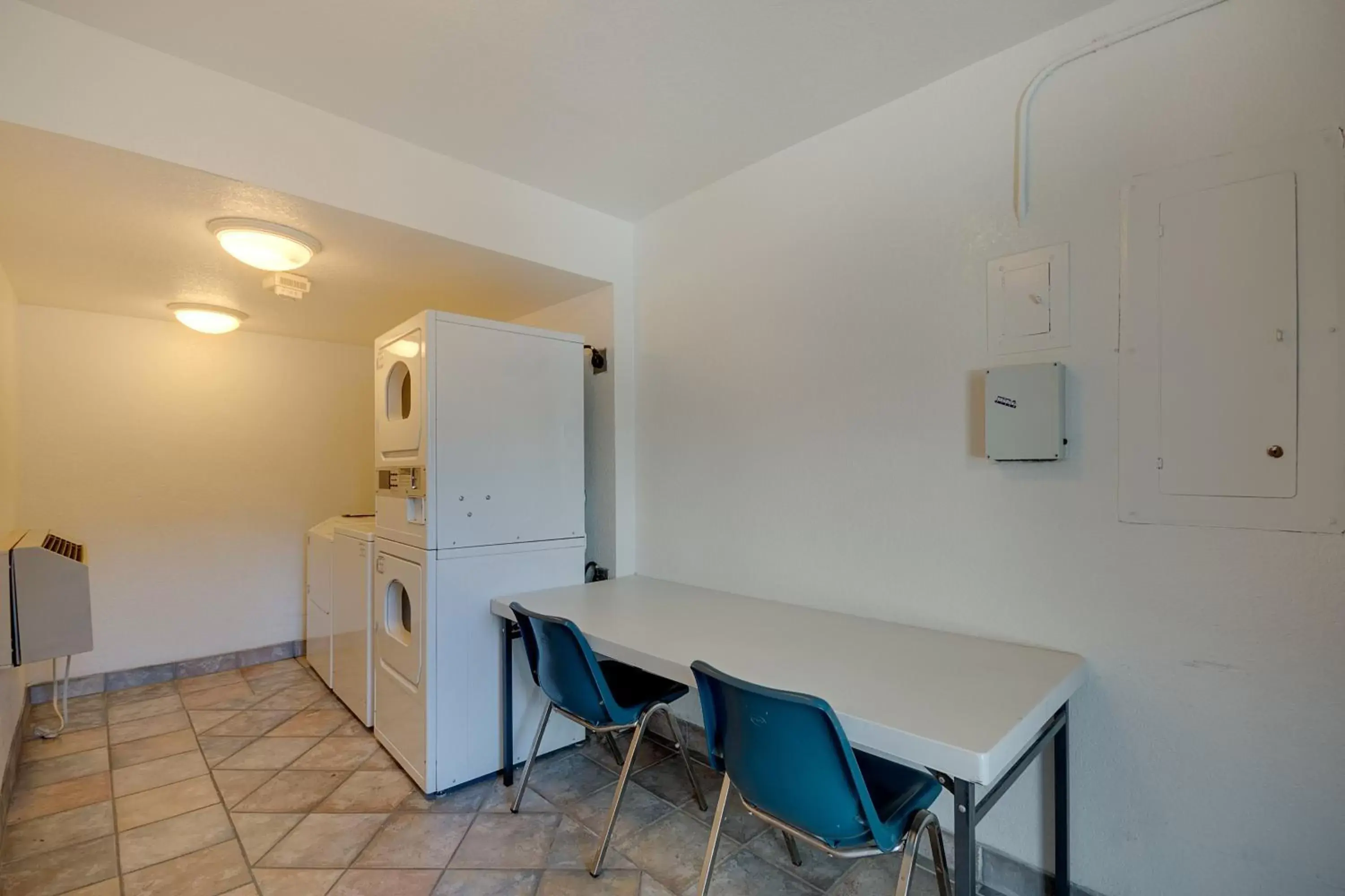 Other, Dining Area in Motel 6-Bellingham, WA