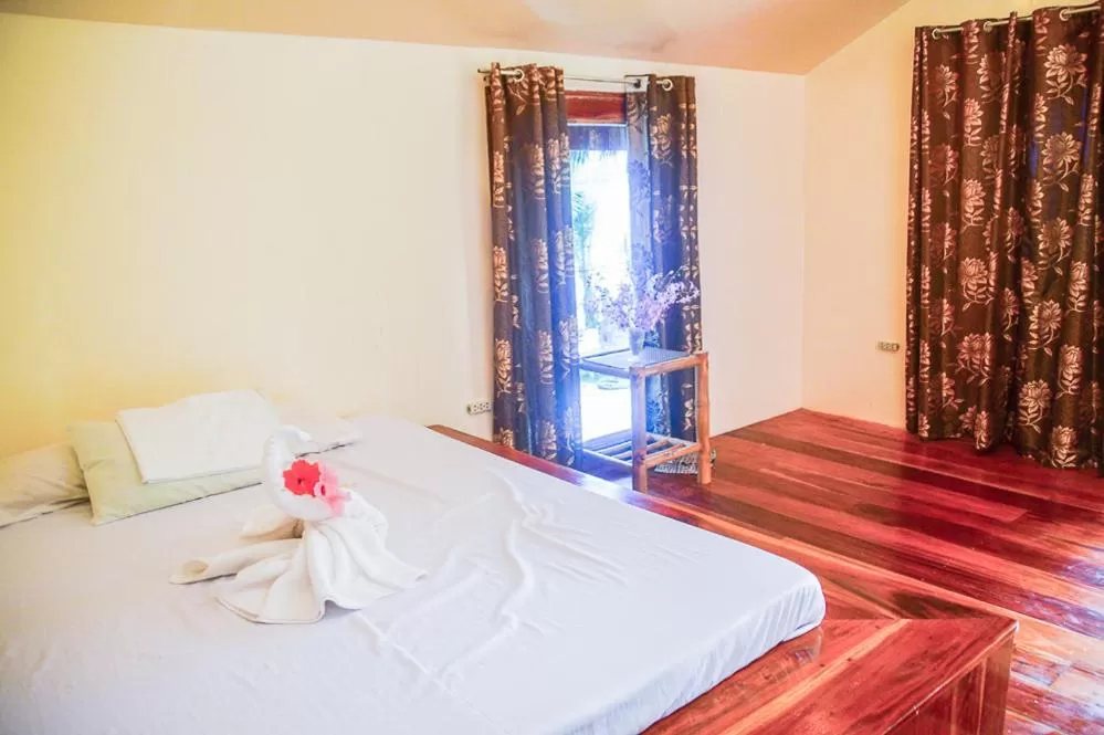 Bed in Camaya-an Paradise Beach Resort