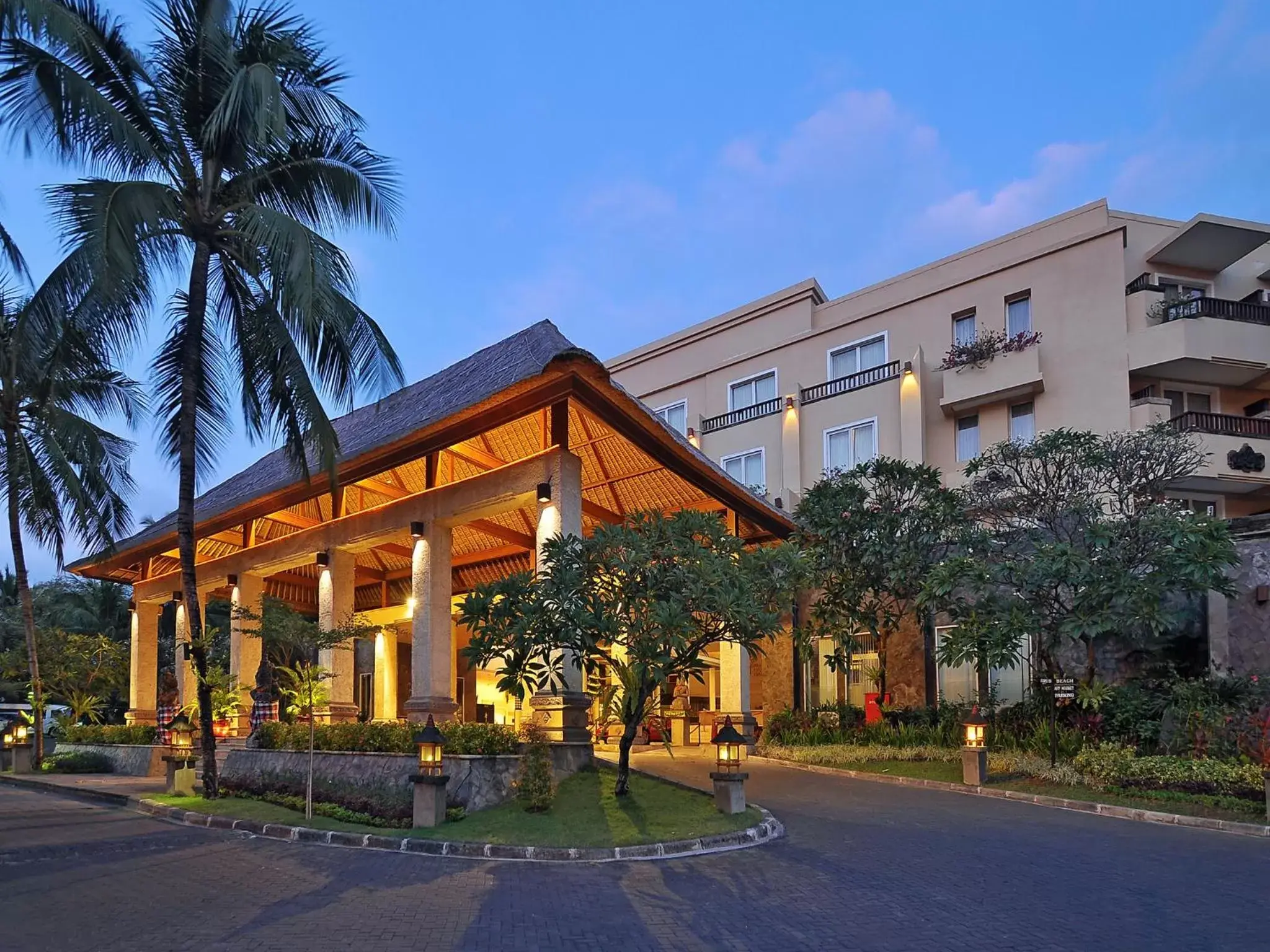 Street view, Property Building in Kuta Paradiso Hotel