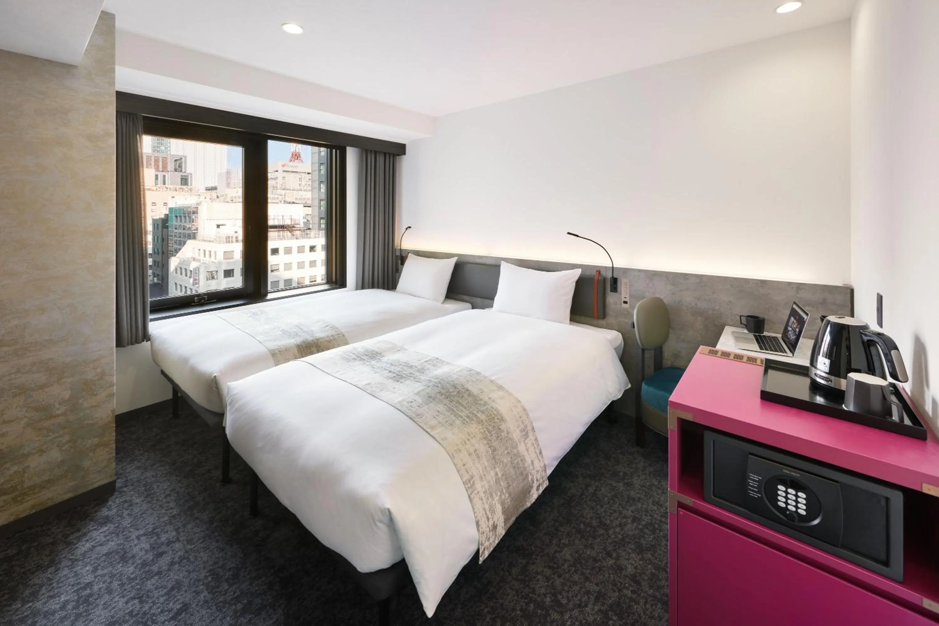 Photo of the whole room, Bed in the b ginza