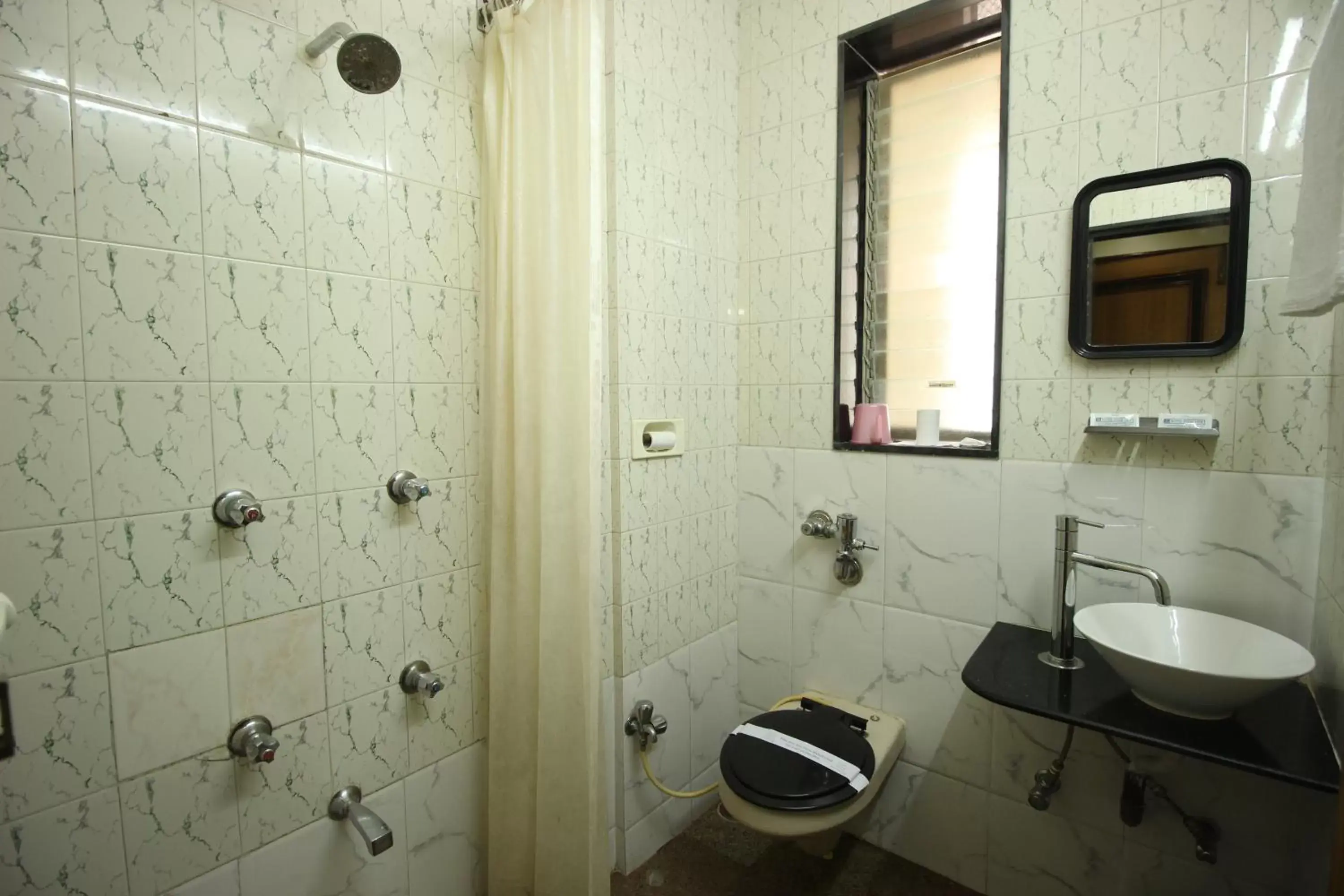 Toilet, Bathroom in Hotel Park View, Mumbai