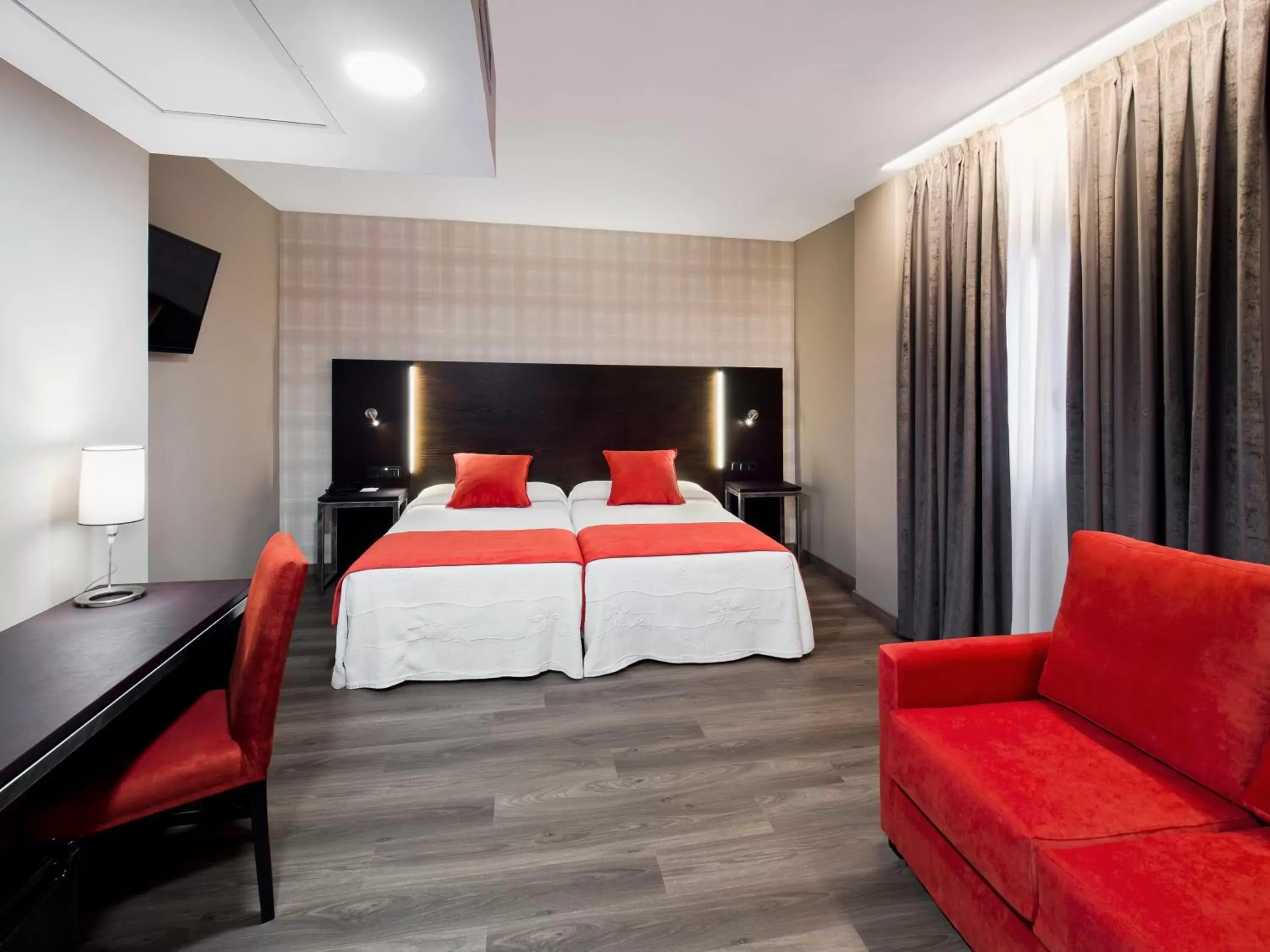 Bedroom, Bed in Hotel Zentral Parque