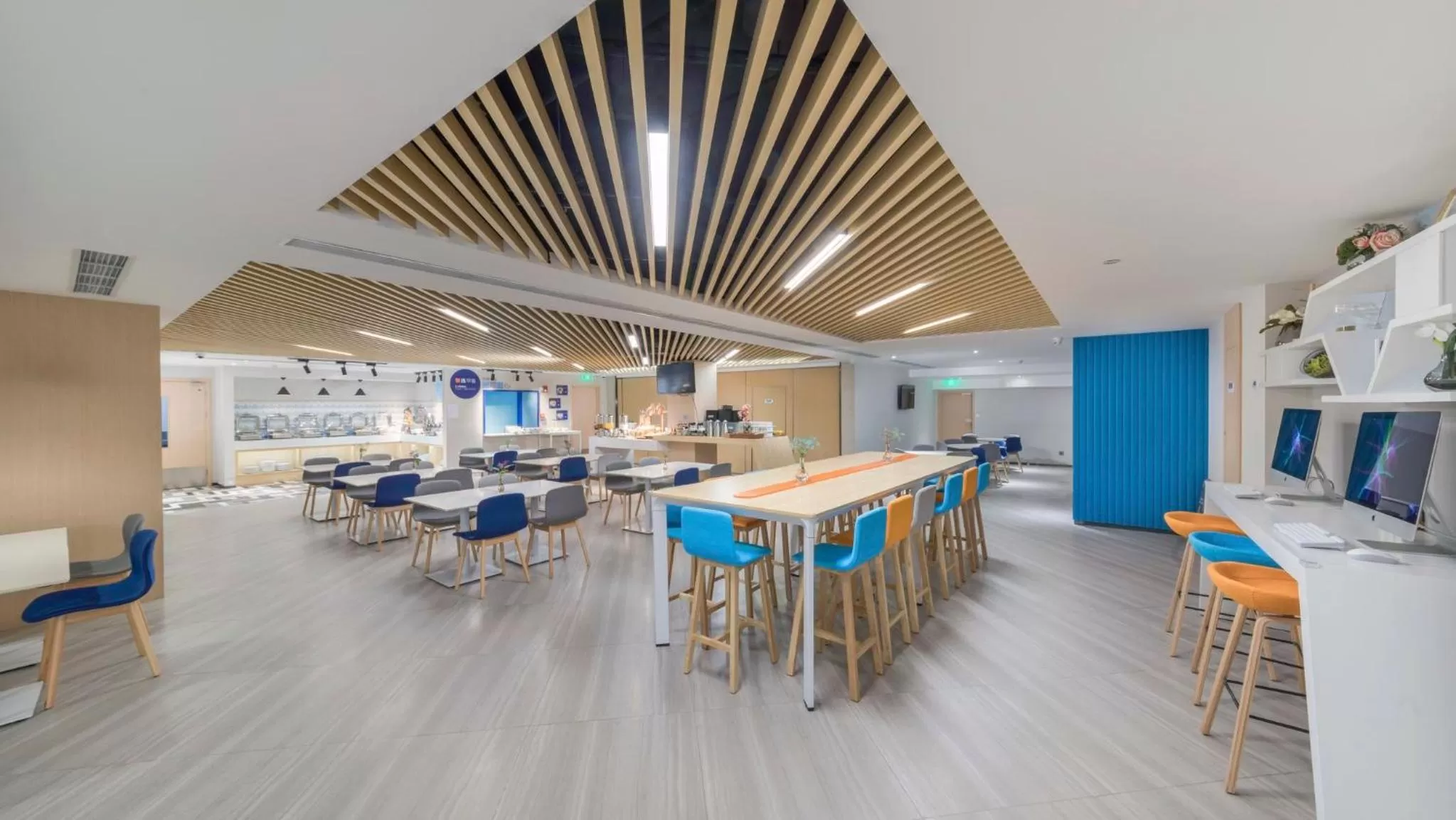 Restaurant/places to eat in Holiday Inn Express Shanghai Gubei by IHG