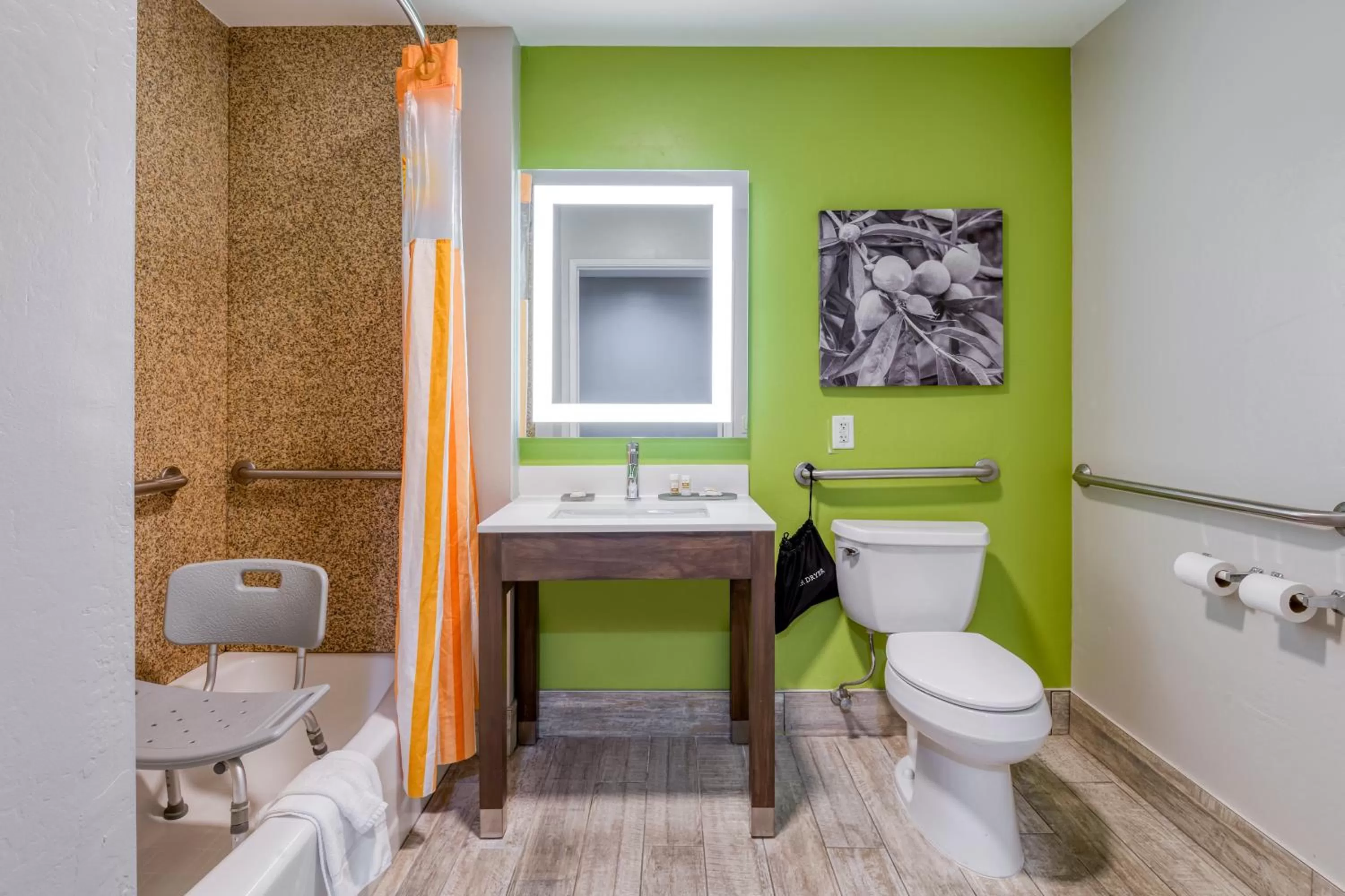 Toilet in La Quinta by Wyndham Visalia/Sequoia Gateway