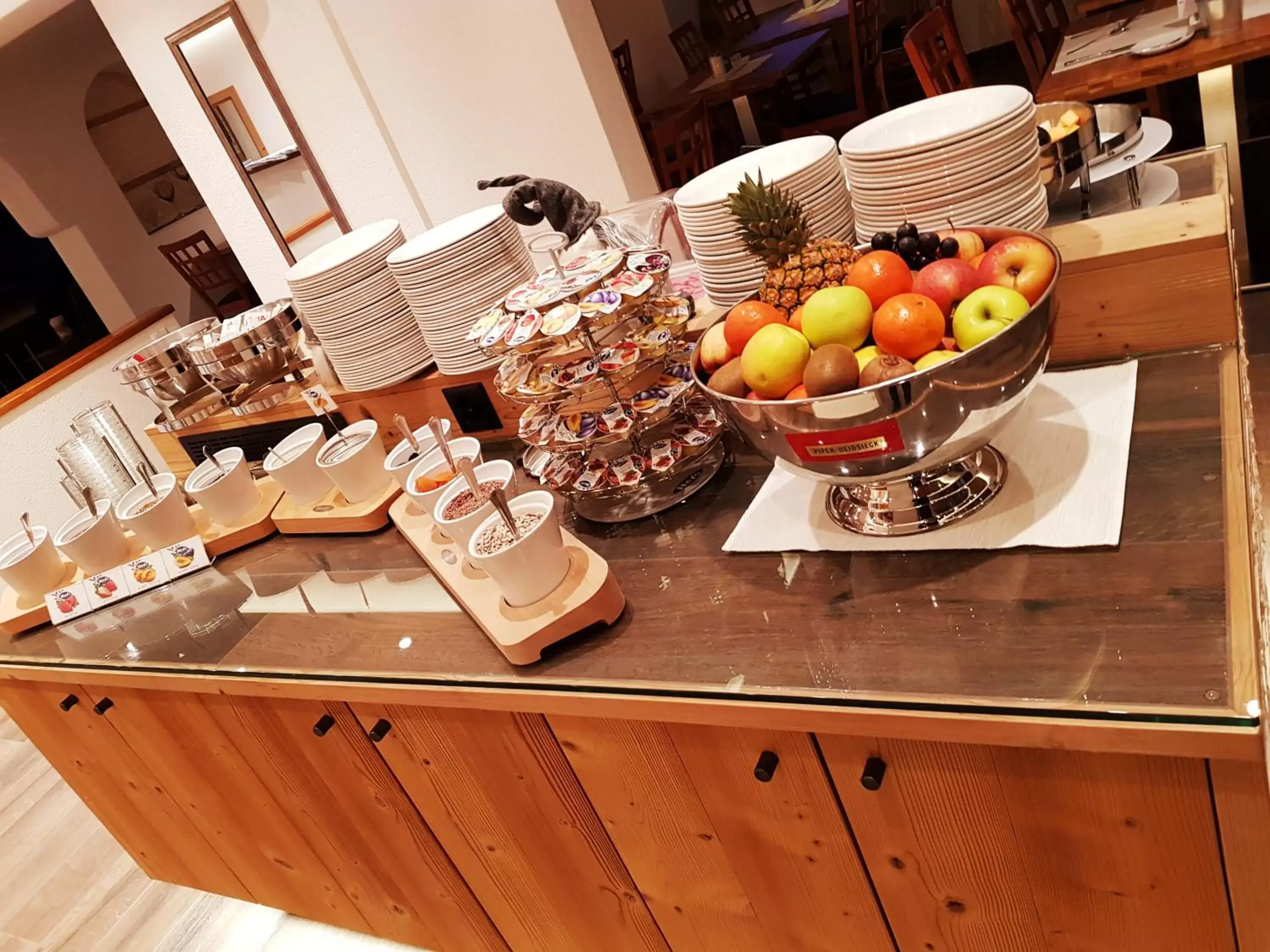 Buffet breakfast in Hotel Europa Guest House