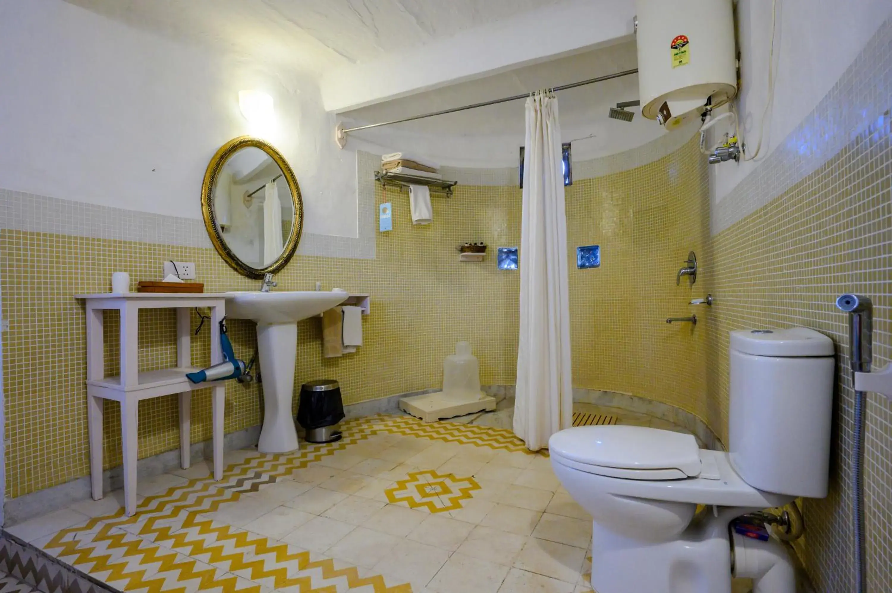 Bathroom in Neemrana's Hill Fort Kesroli
