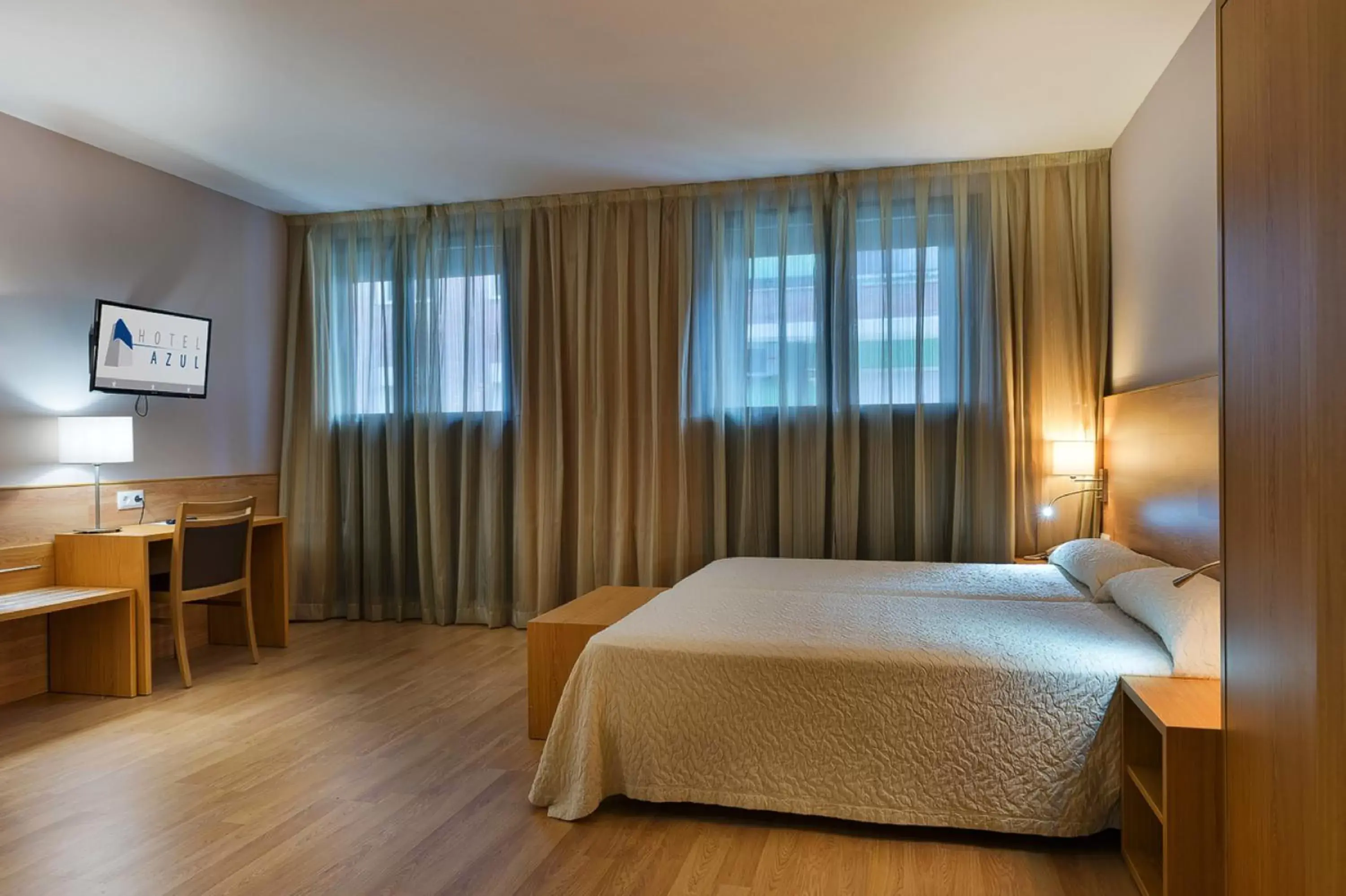 Bedroom, Bed in Hotel Acta Azul Barcelona