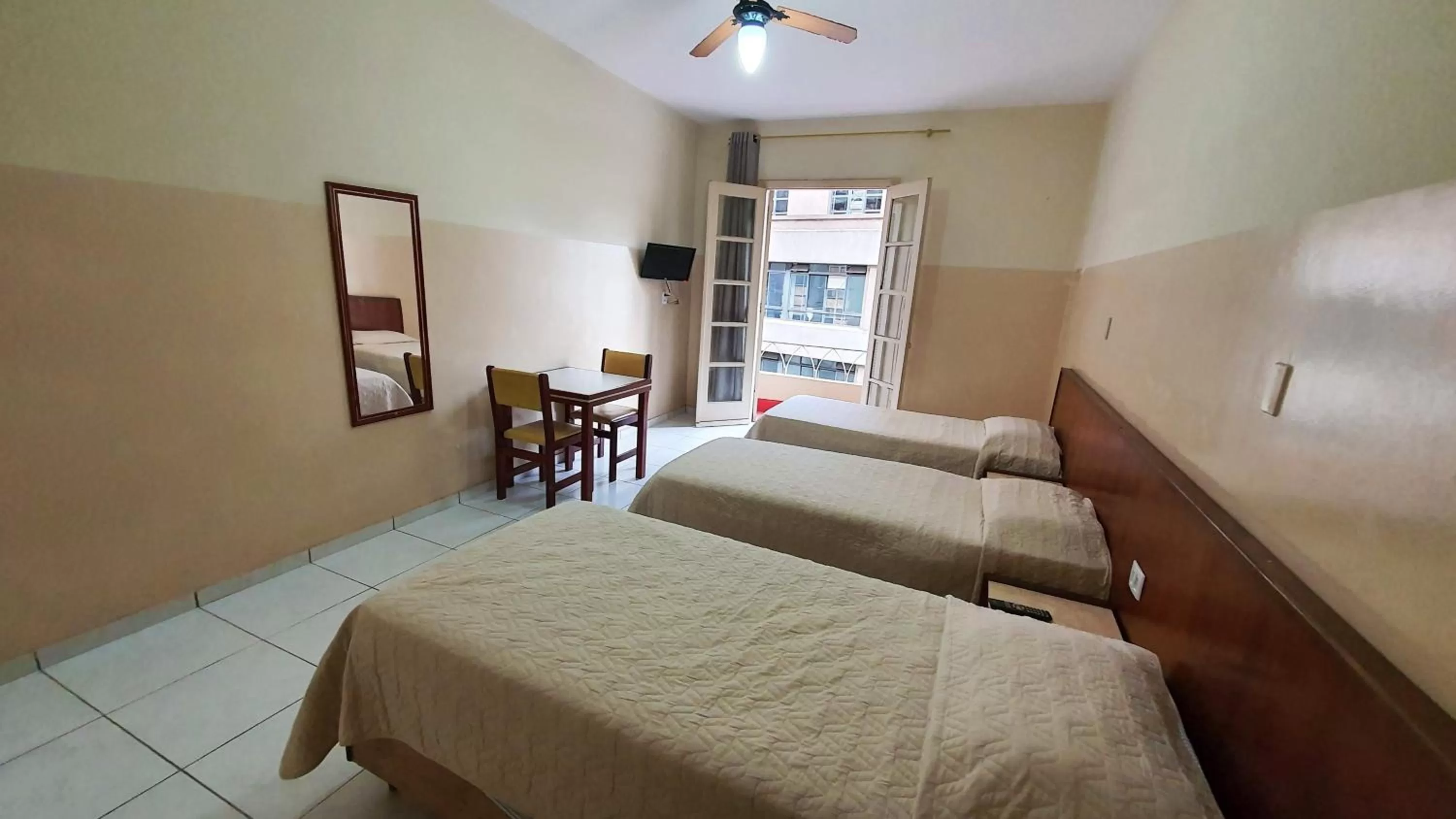 Standard Triple Room in Hotel Plaza Olido