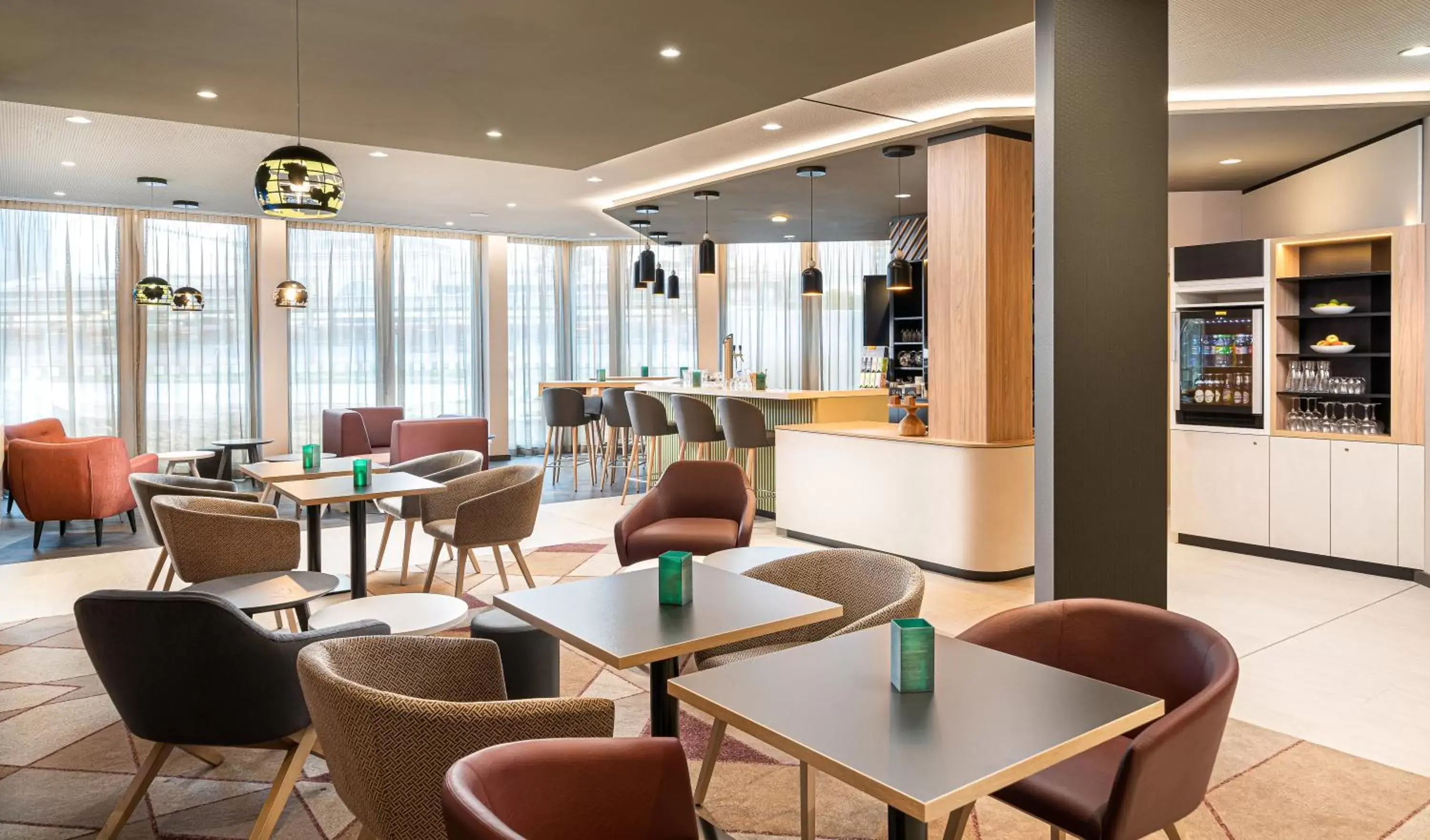 Lounge or bar, Lounge/Bar in Holiday Inn - Mannheim City - Hauptbahnhof, an IHG Hotel