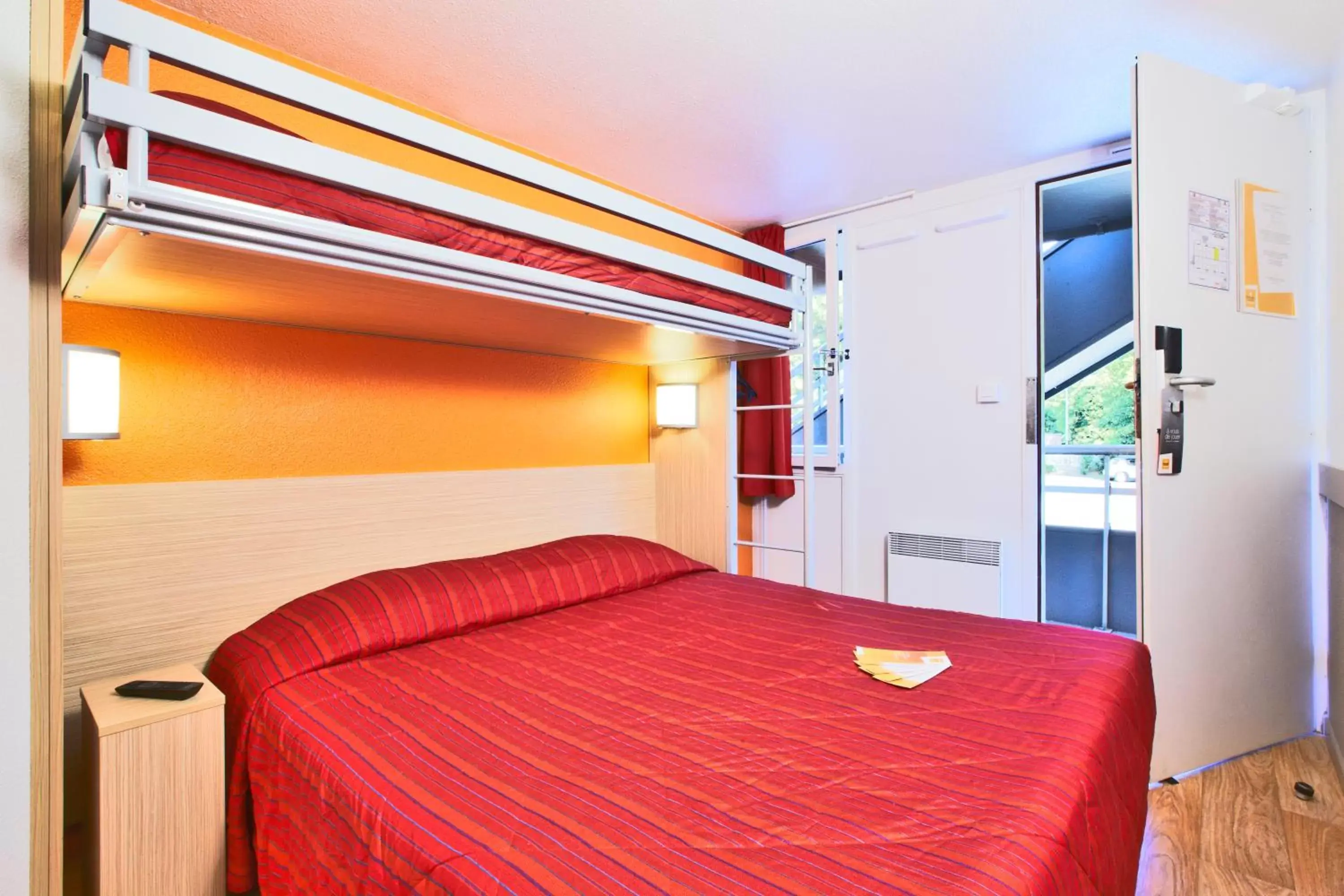 Bed, Room Photo in Premiere Classe La Rochelle Nord - Puilboreau