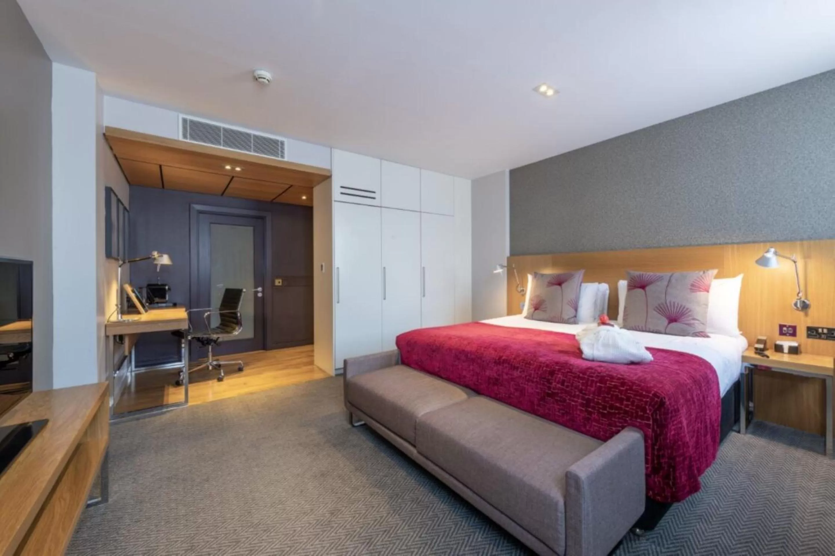 Bed in Apex Temple Court Hotel