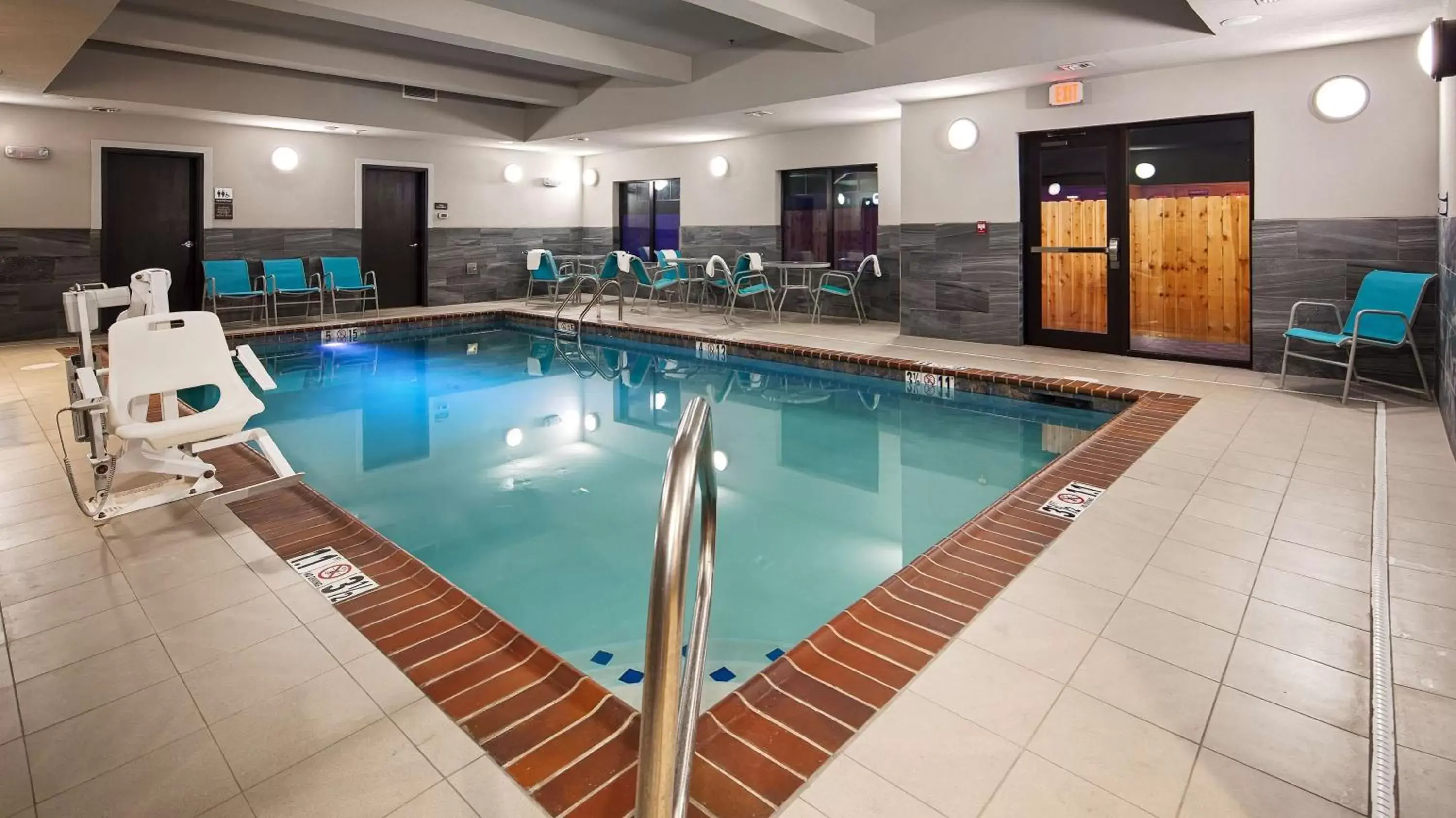 On site, Swimming Pool in Best Western Plus Prien Lake-Lake Charles