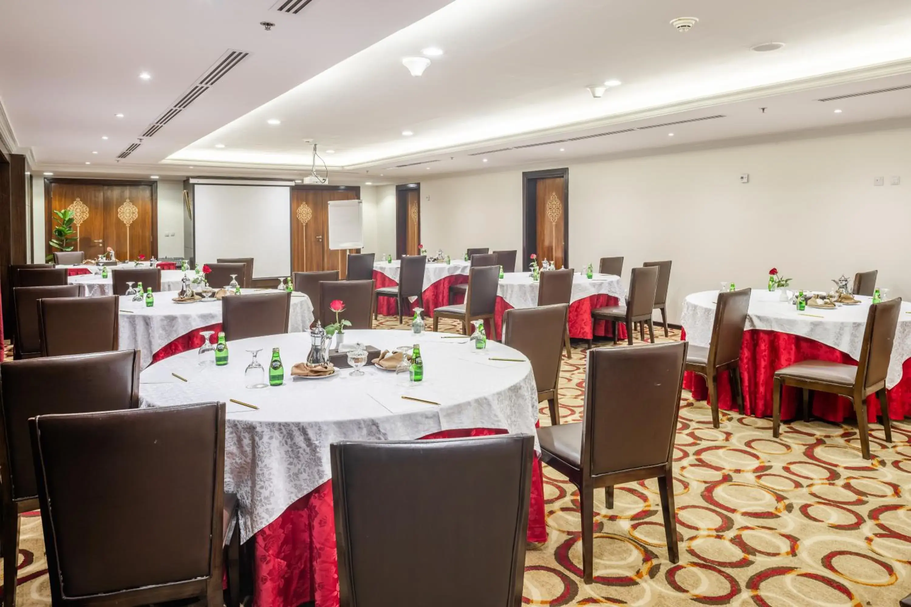 Meeting/conference room, Restaurant/Places to Eat in Taiba Madinah Hotel