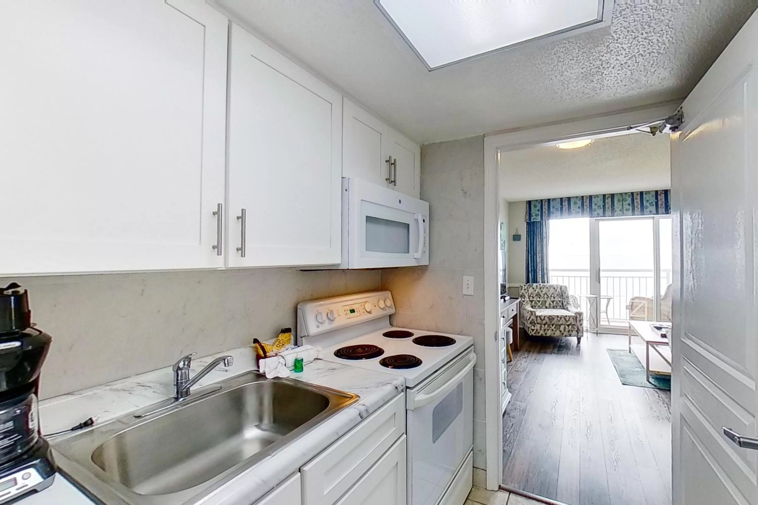 Kitchen/Kitchenette in Bay Watch 0536