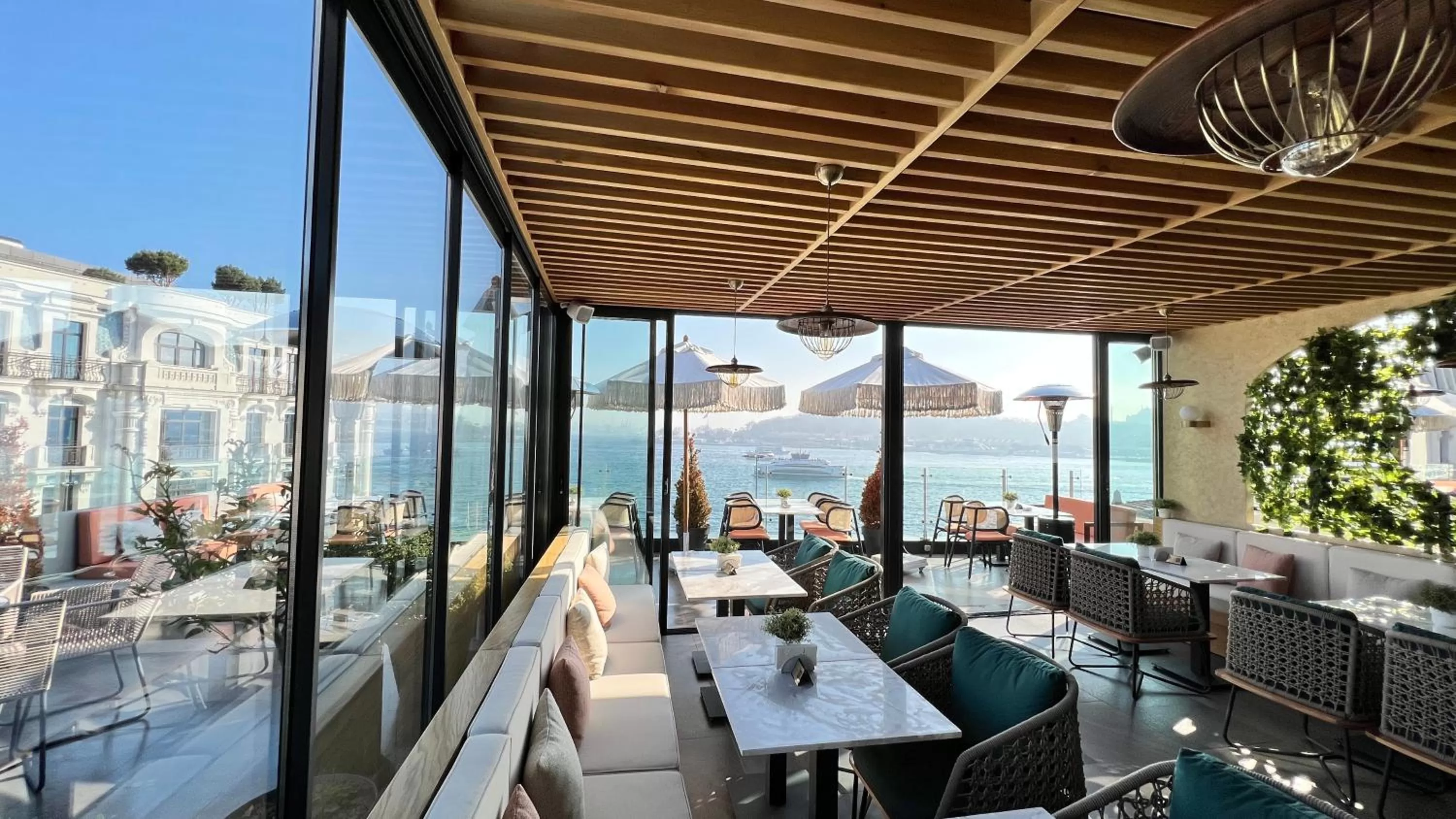 Restaurant/places to eat in The Wings Hotel Istanbul