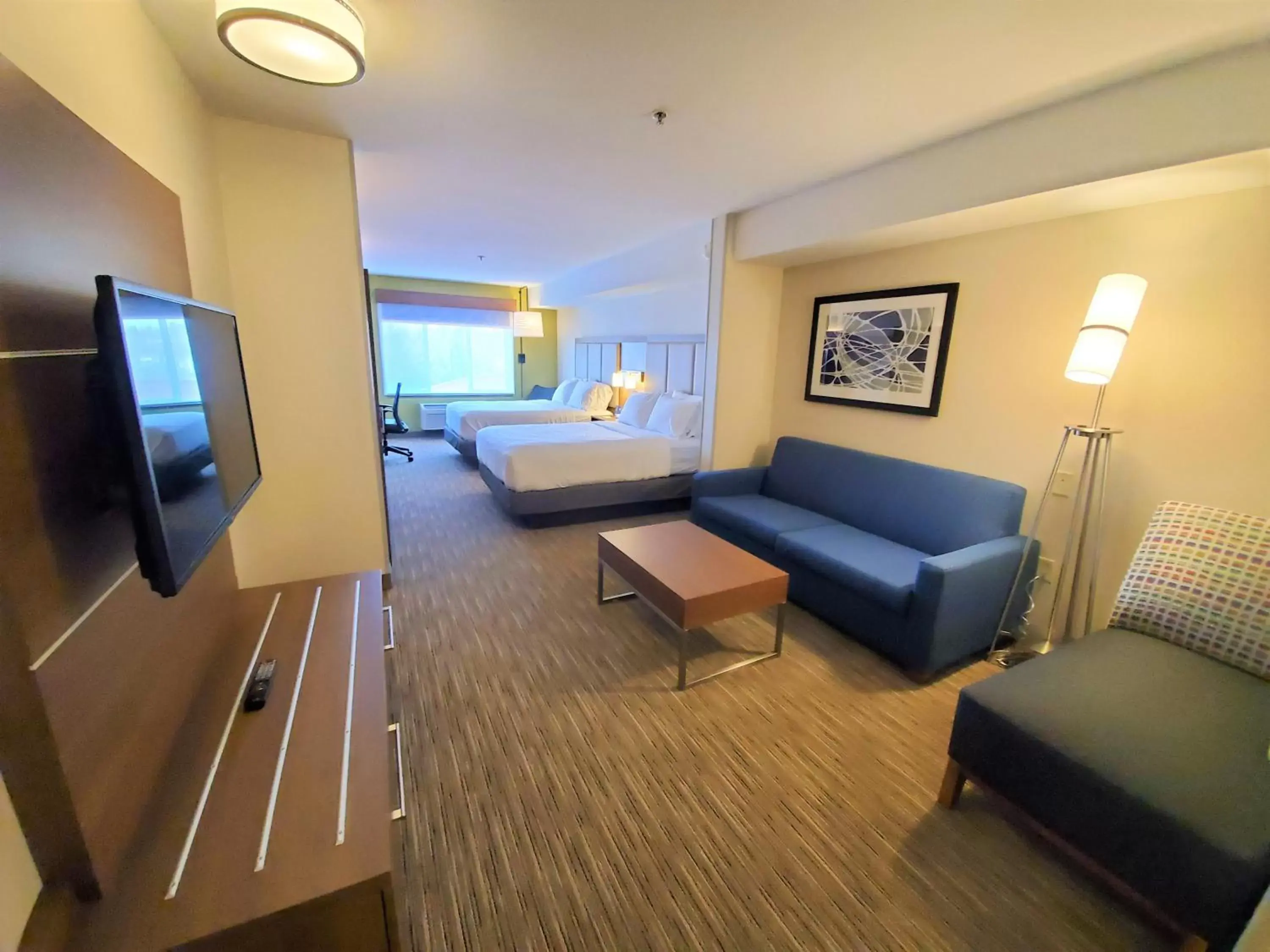 Photo of the whole room, Seating Area in Holiday Inn Express Hotel & Suites Seattle North - Lynnwood, an IHG Hotel
