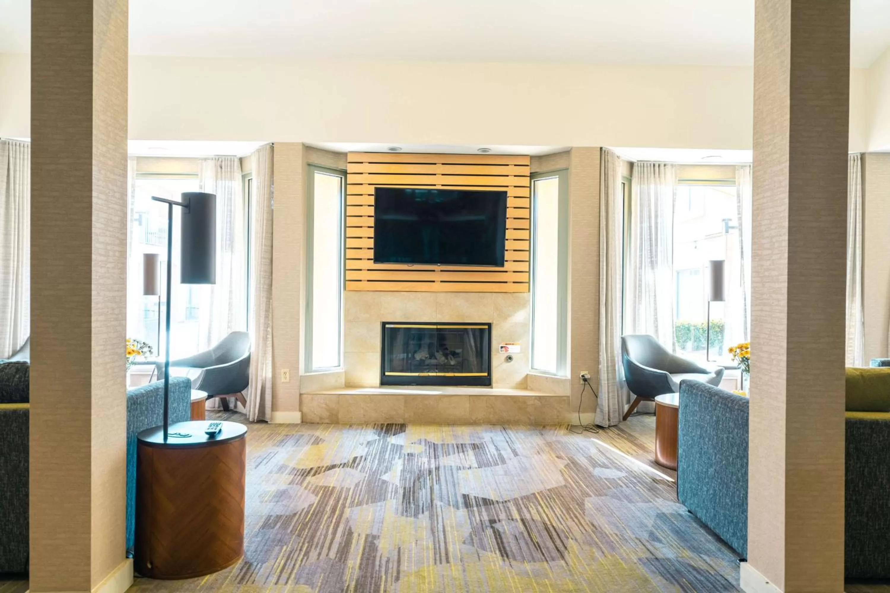 Lobby or reception in Sonesta Select Camarillo