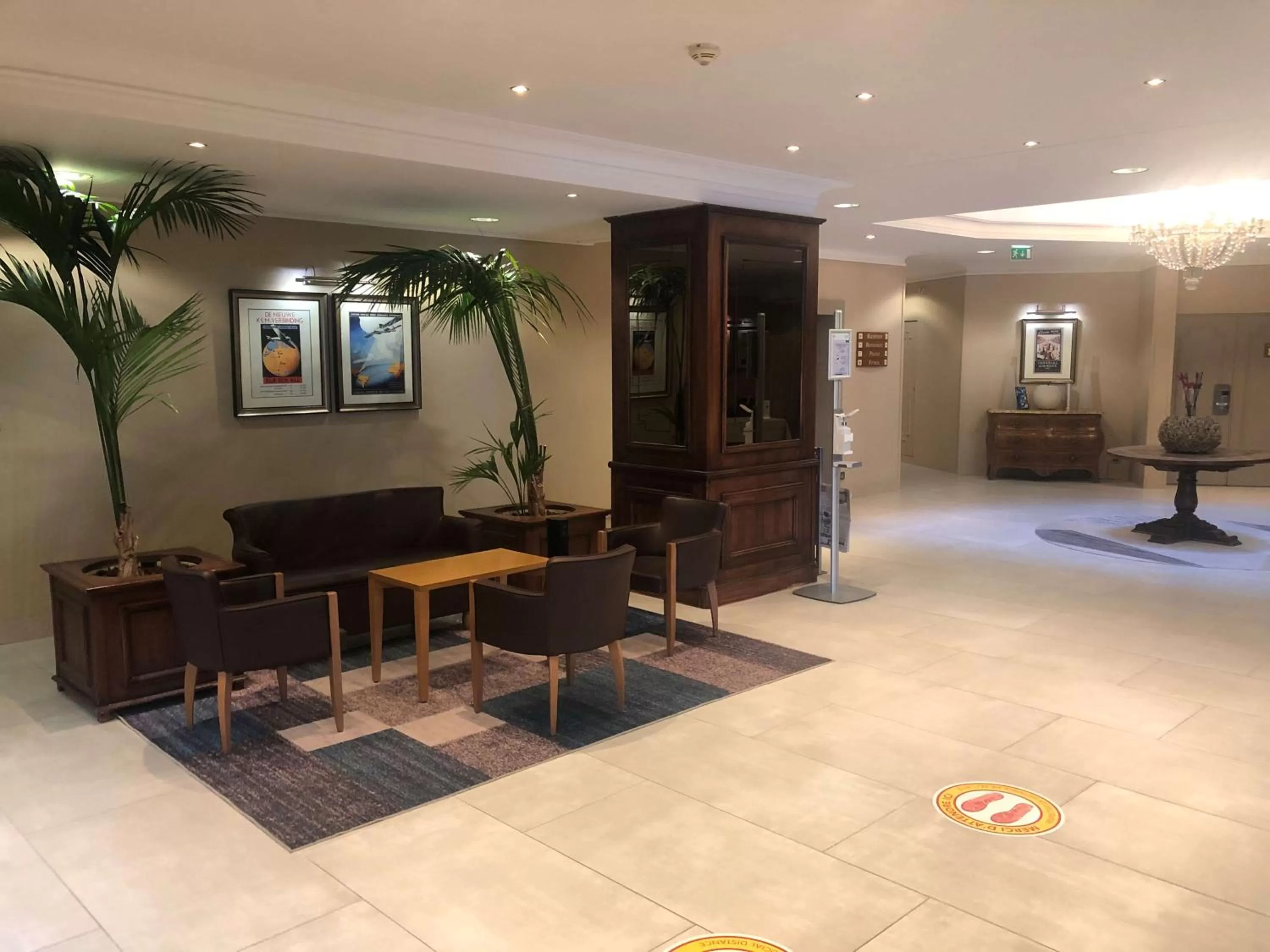 Lobby or reception in Best Western Marseille Aeroport