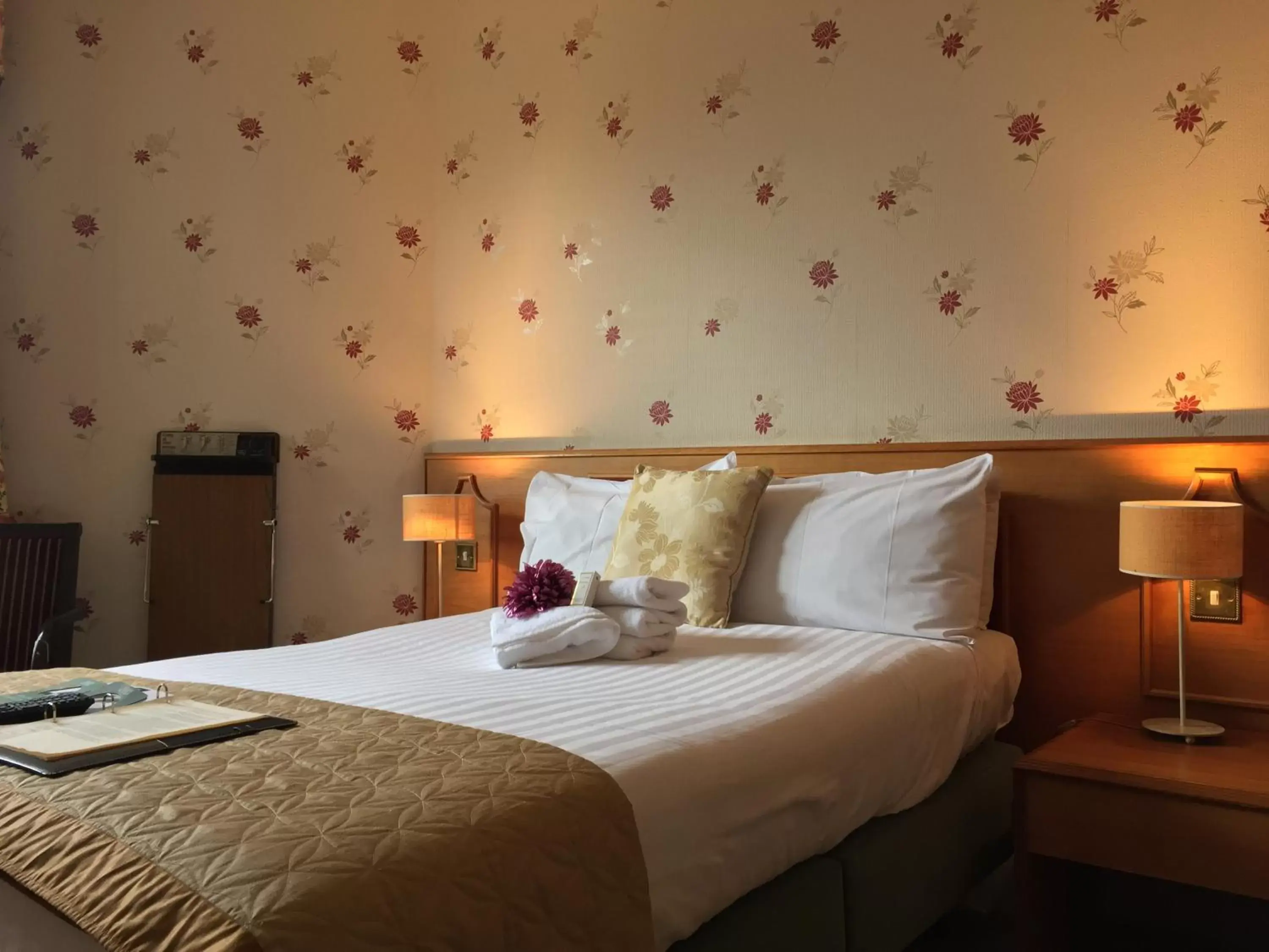 Bed in Brook Mollington Banastre Hotel & Spa