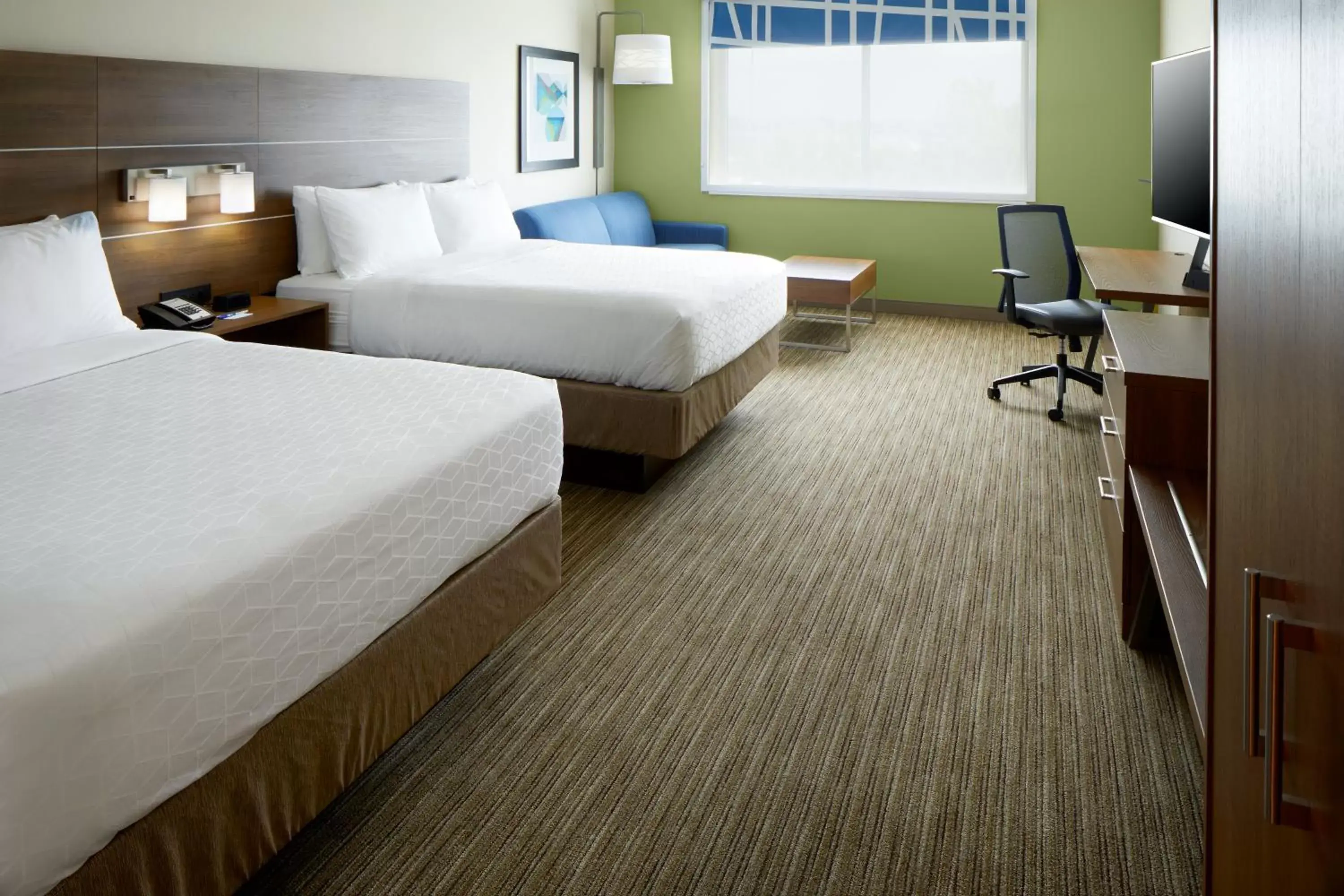 Photo of the whole room, Bed in Holiday Inn Express & Suites - Cincinnati North - Liberty Way, an IHG Hotel