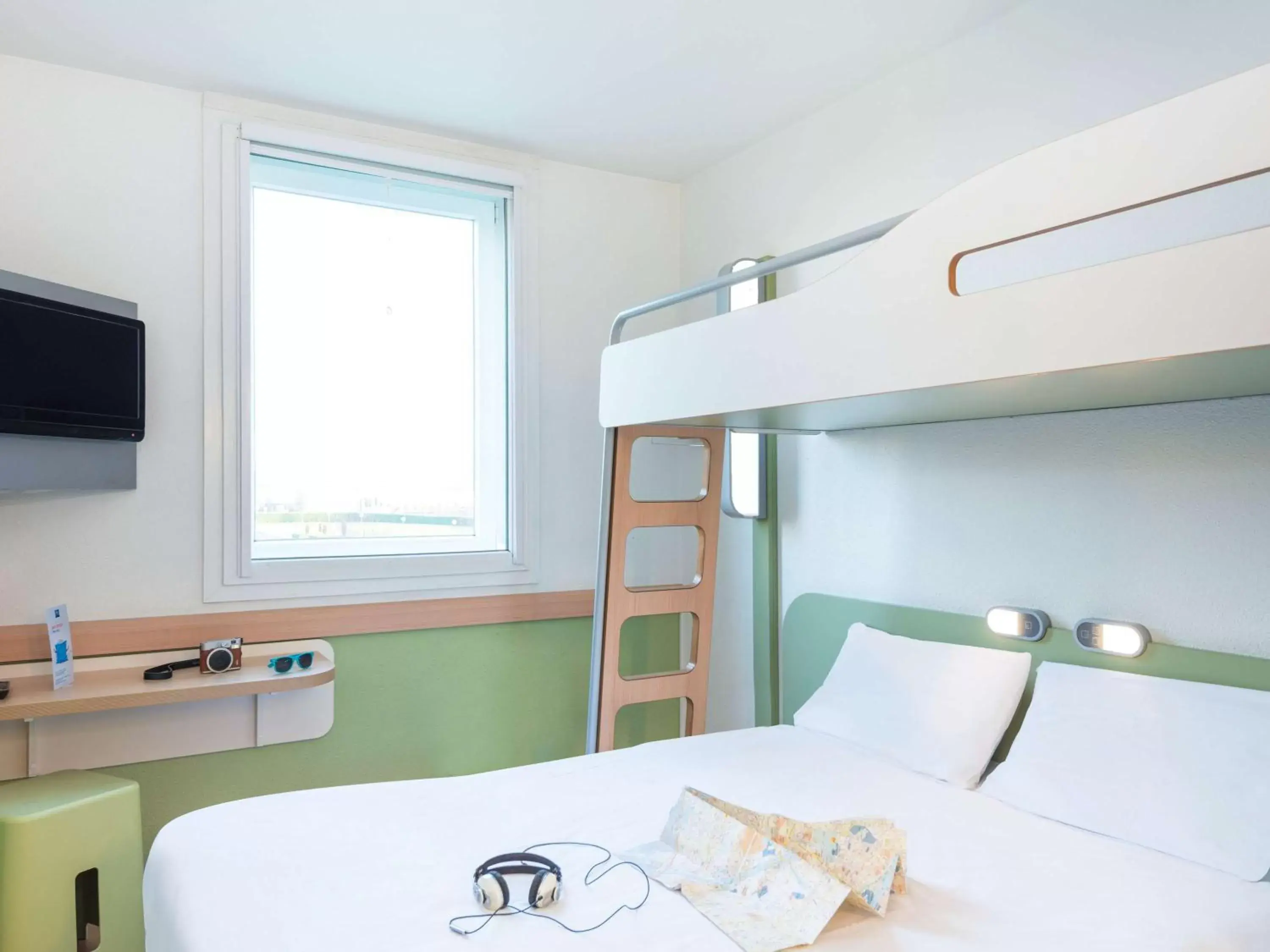 Photo of the whole room, Bunk Bed in ibis budget Roissy CDG Paris Nord 2