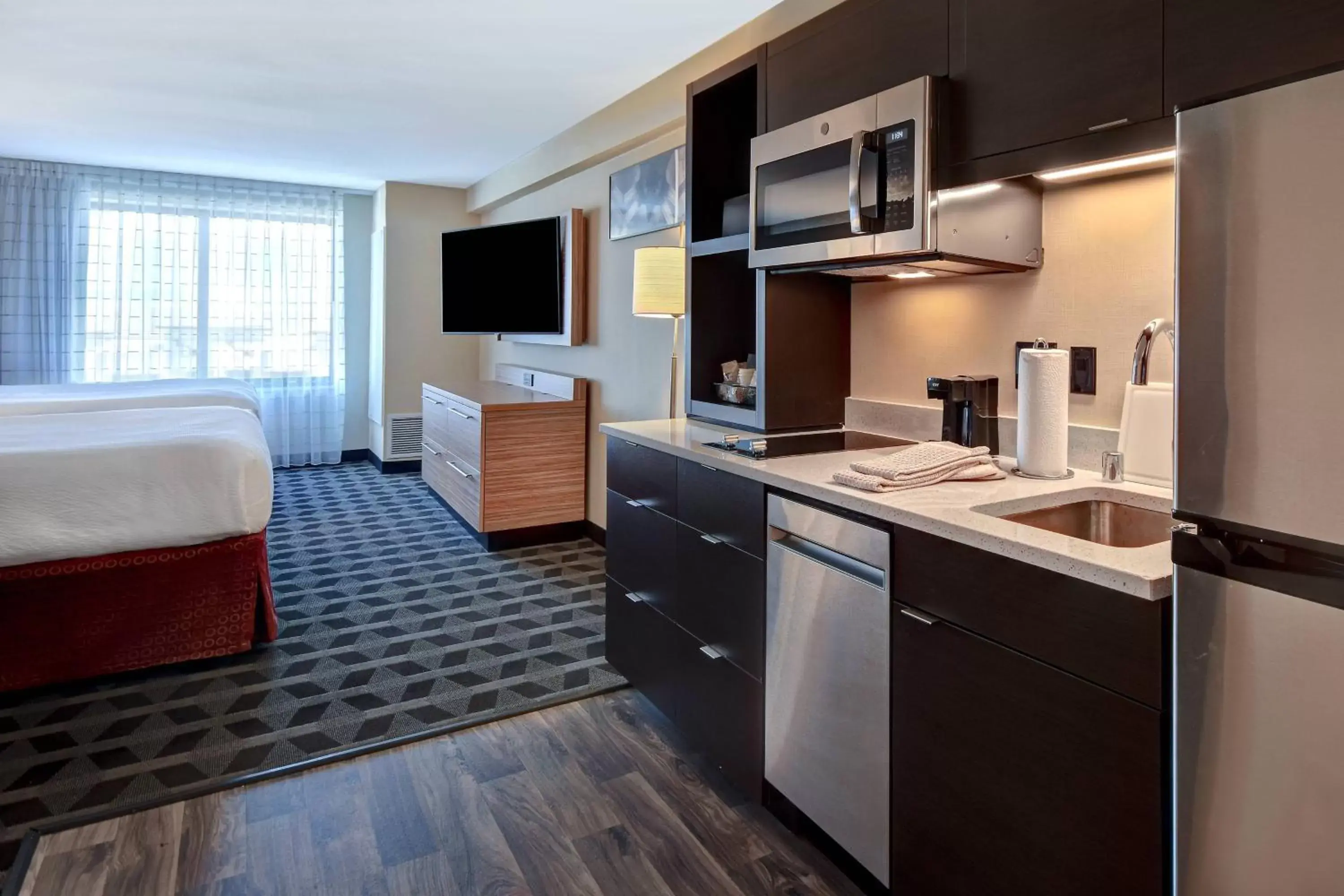 Photo of the whole room, Kitchen/Kitchenette in TownePlace Suites Las Vegas Airport South