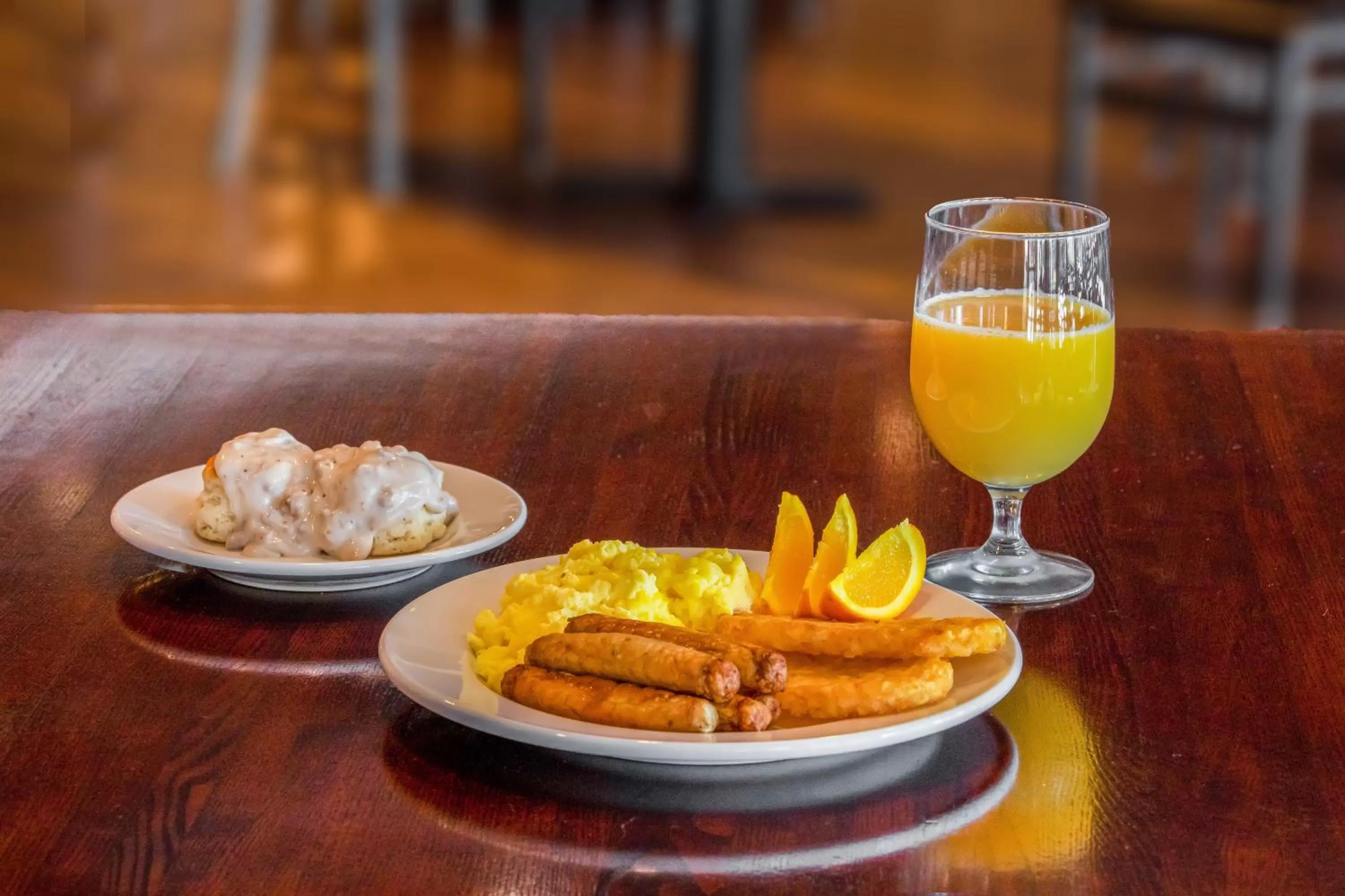 Food and drinks in Lions Gate Hotel