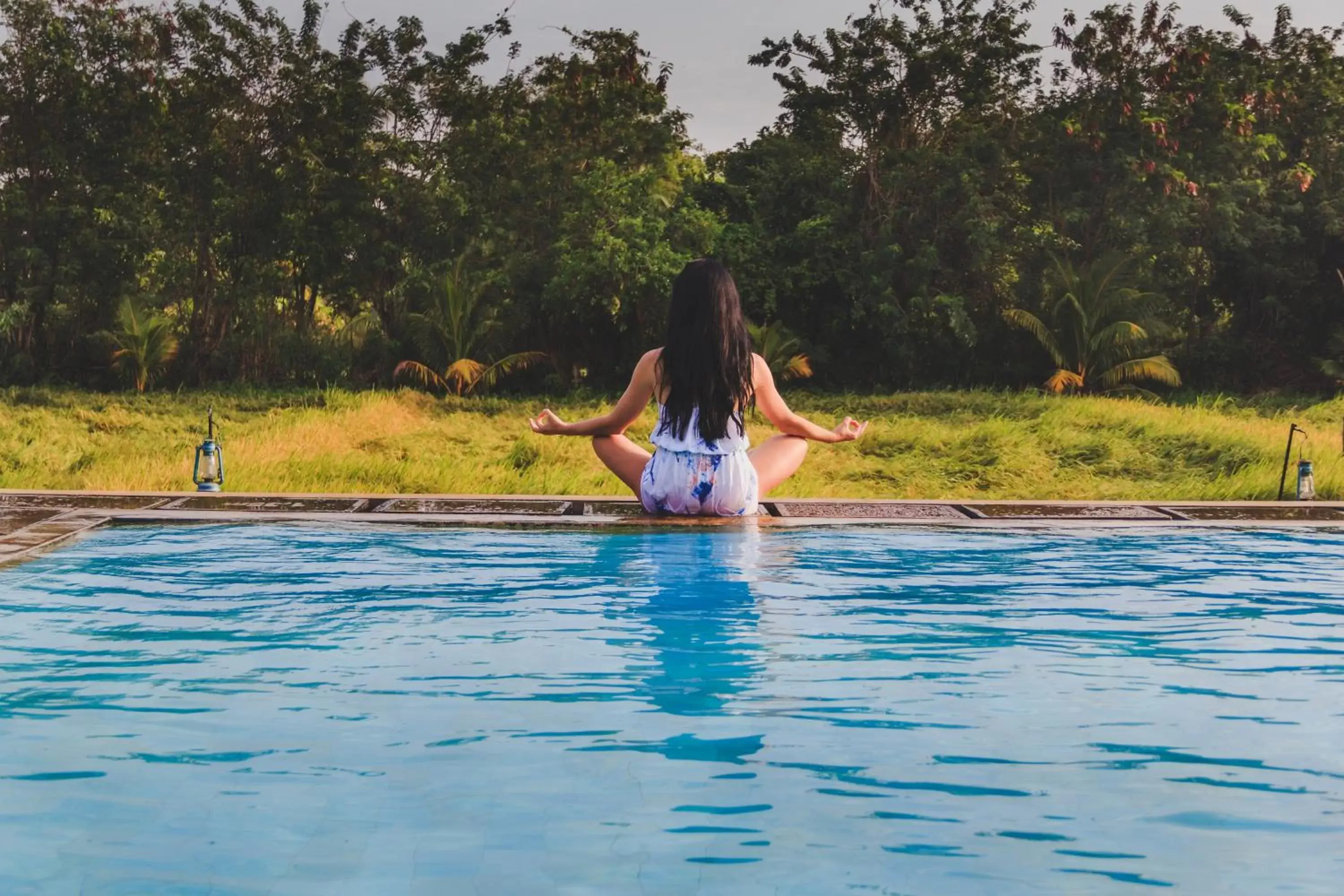 Swimming pool in Sigiriana Resort by Thilanka