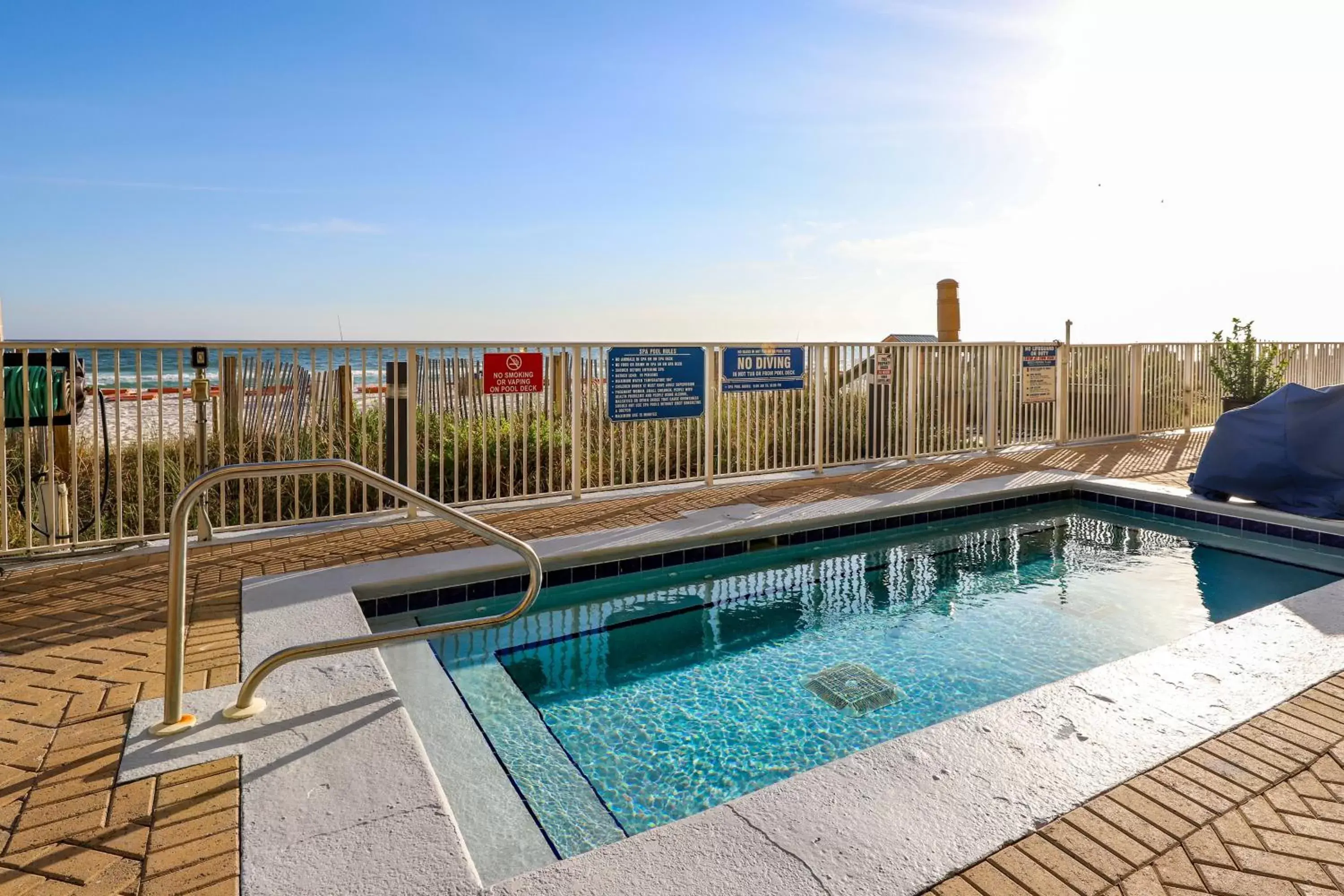 Swimming Pool in Emerald Isle 2207