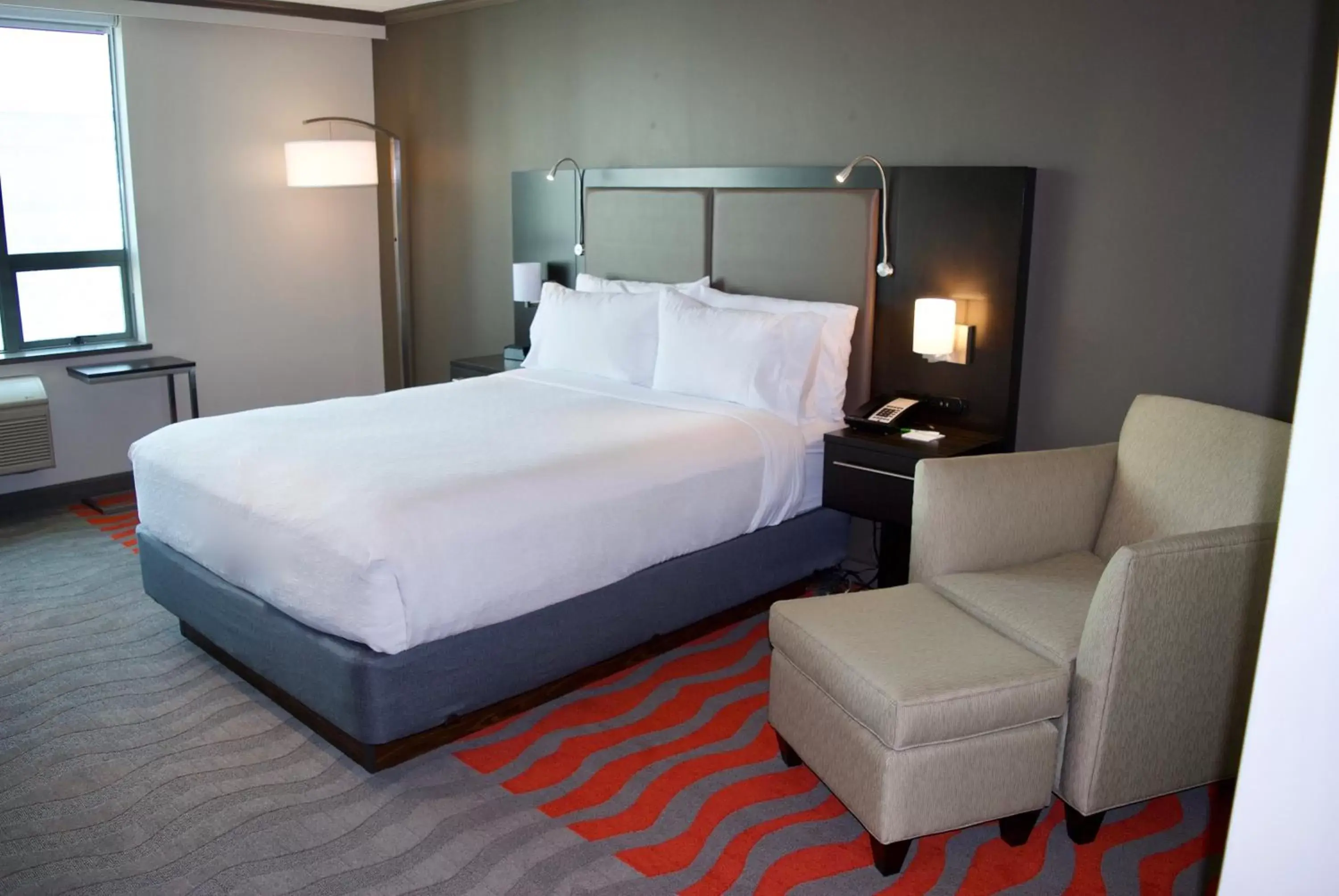 Photo of the whole room, Bed in Holiday Inn Vancouver Airport Richmond, an IHG Hotel