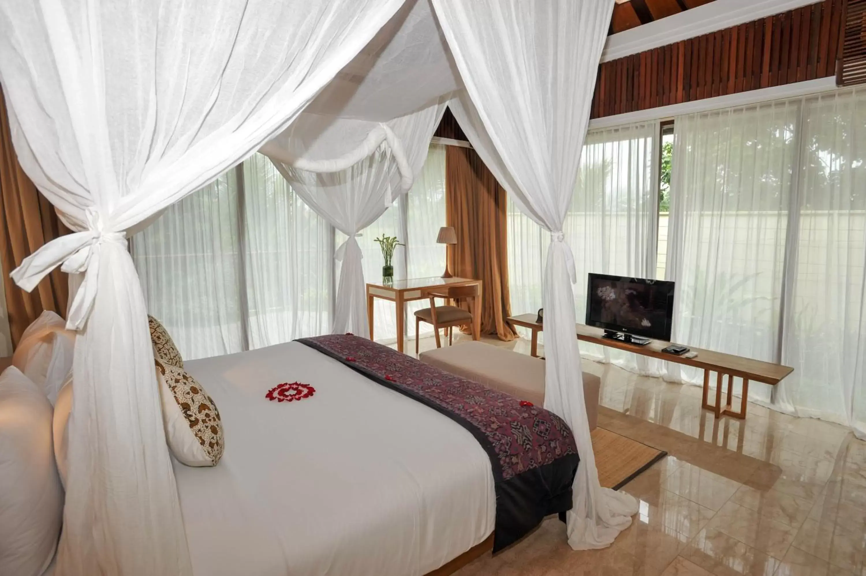 TV and multimedia, Bed in Komaneka at Rasa Sayang Ubud TV and multimedia, Bed in Komaneka at Rasa Sayang Ubud