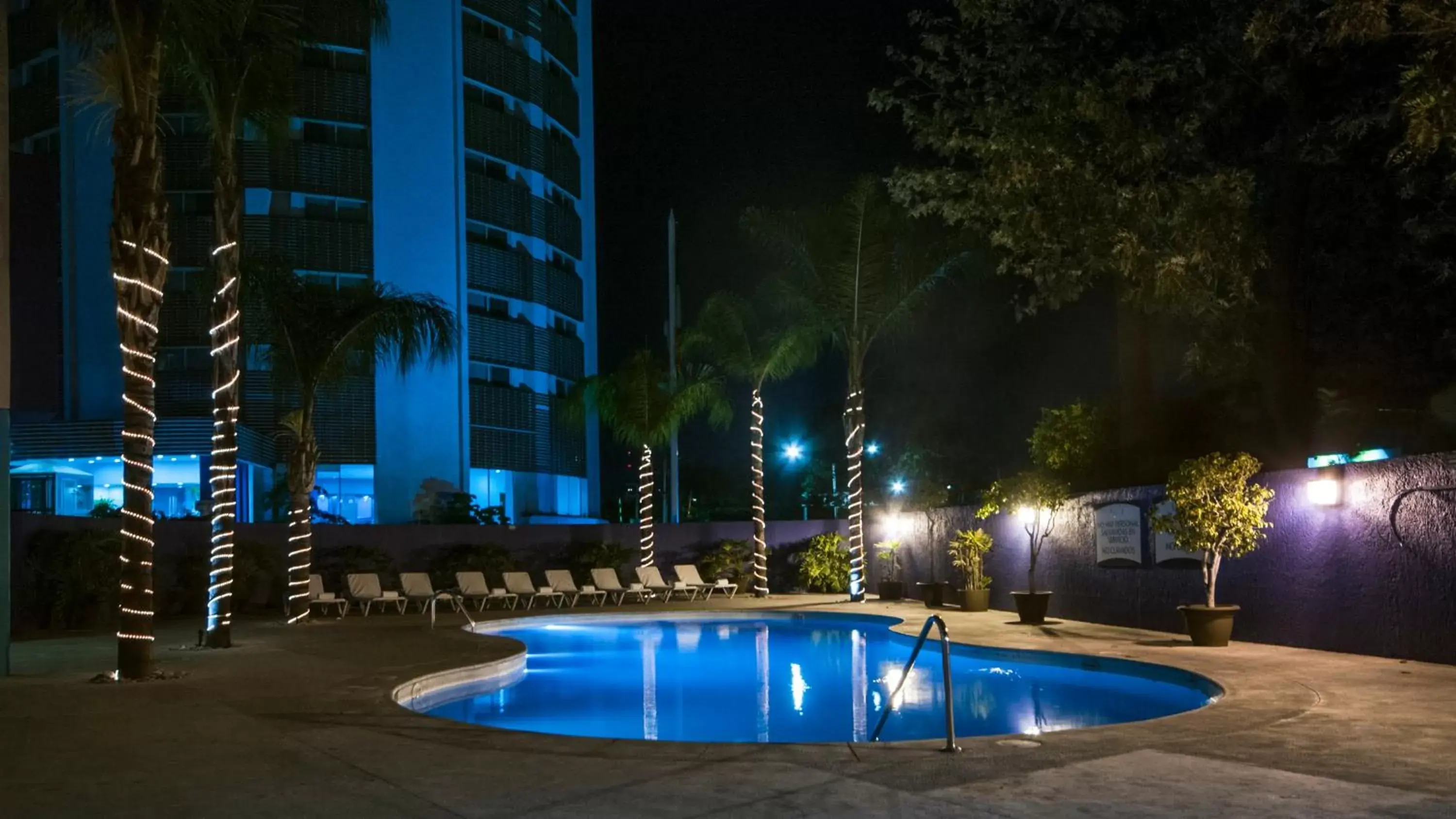 Swimming pool in Staybridge Suites Guadalajara Expo by IHG Swimming pool in Staybridge Suites Guadalajara Expo by IHG
