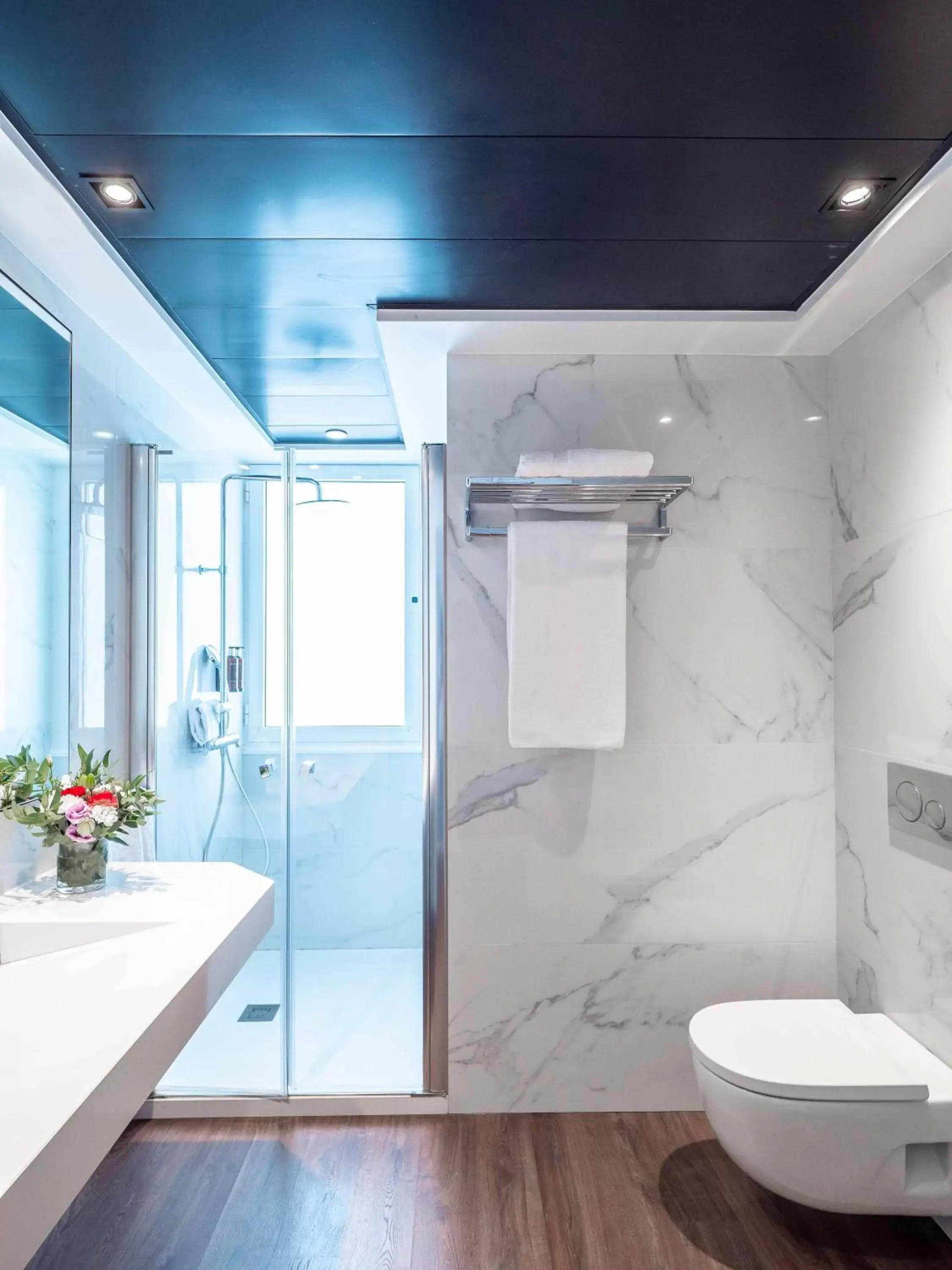 Shower, Bathroom in Vilana Hotel