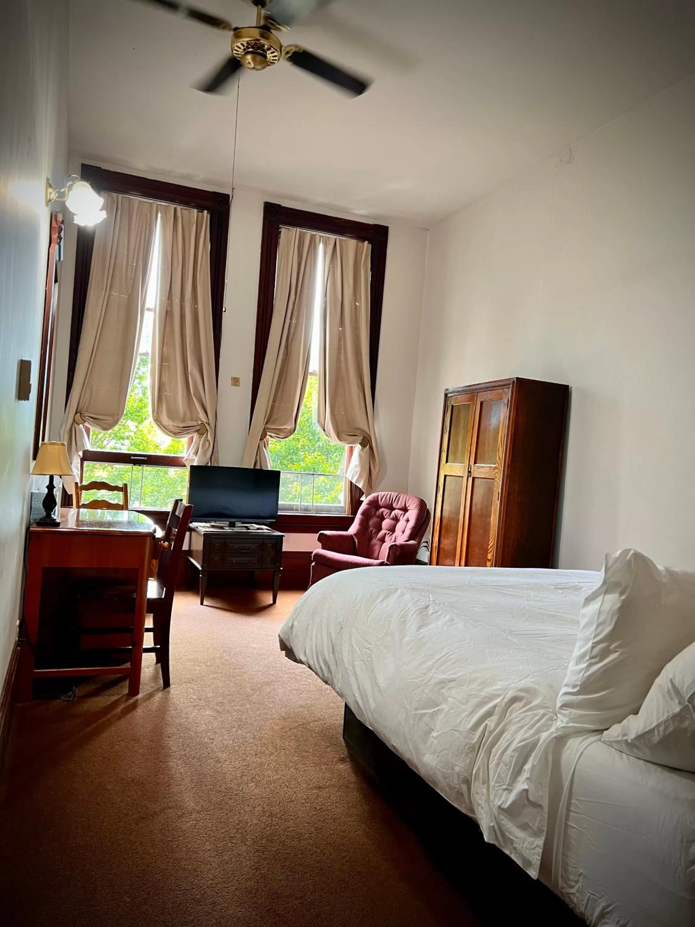 Bed in The Monarch Hotel