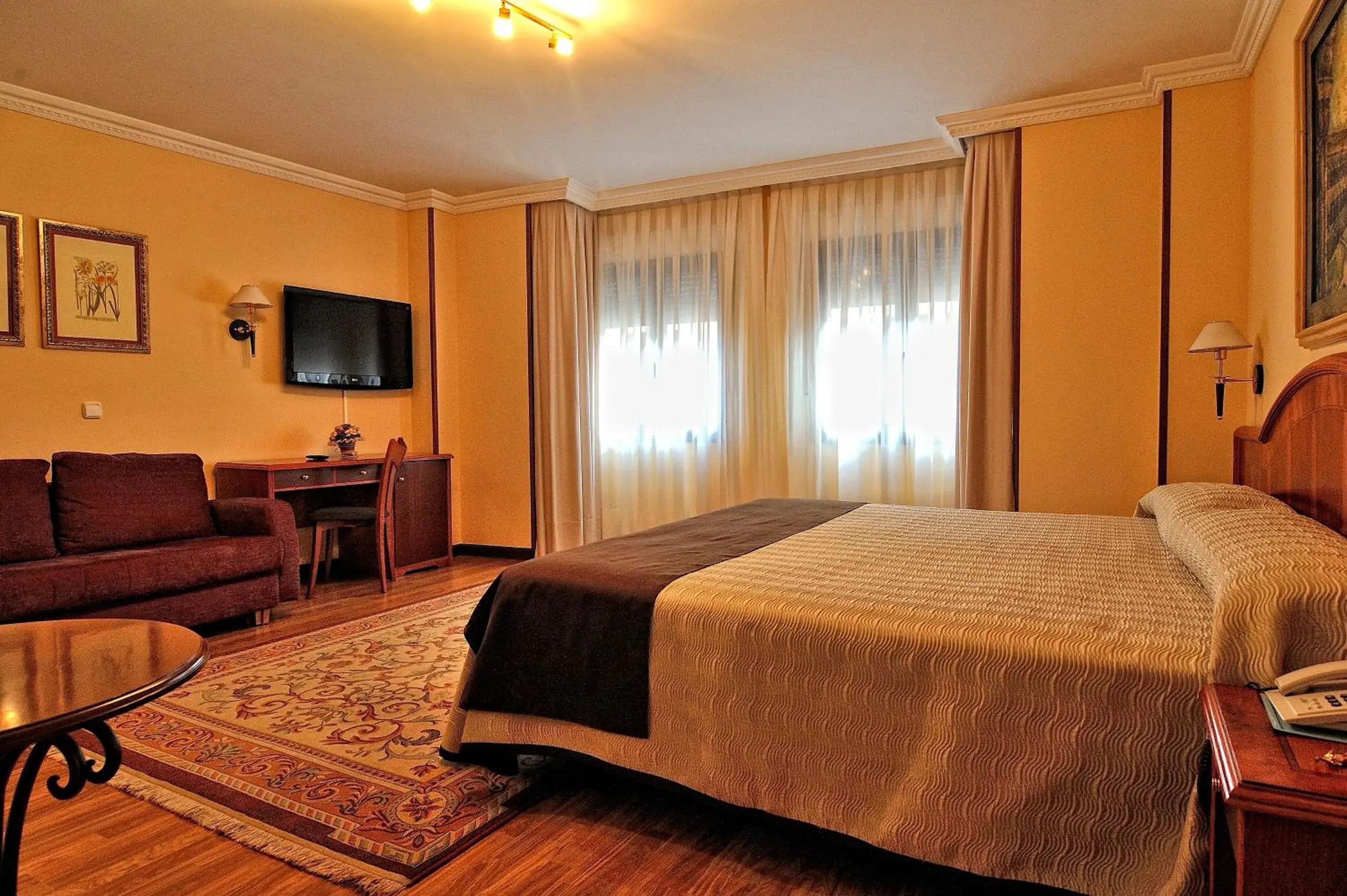 Lounge or bar, Bed in Hotel Alisi