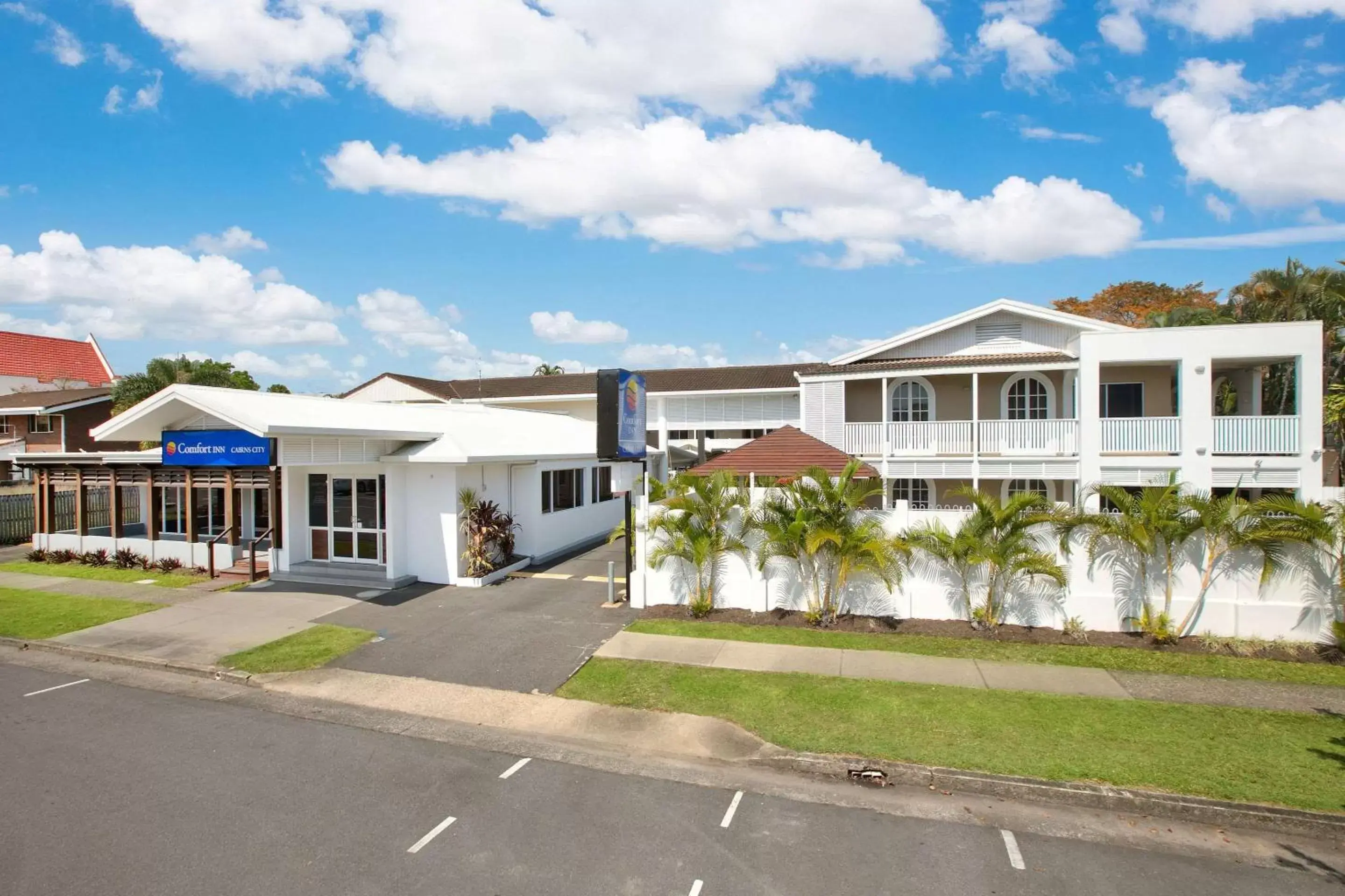 Property building in Comfort Inn Cairns City Property building in Comfort Inn Cairns City