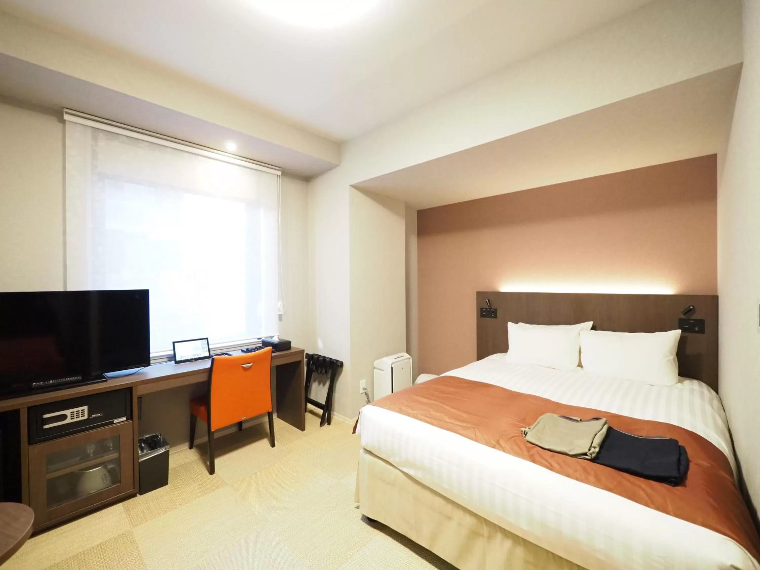 Photo of the whole room, Bed in Hiyori Hotel Osaka Namba Station