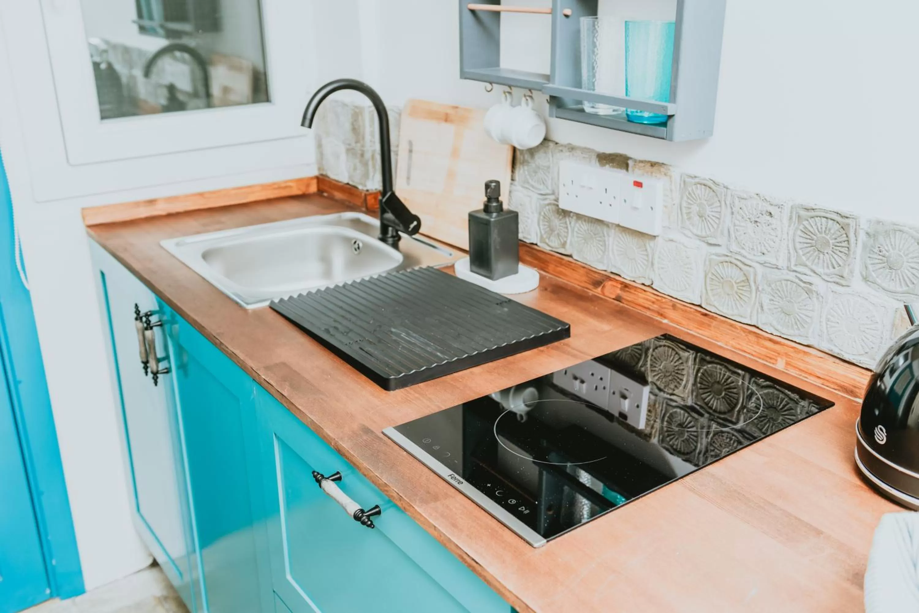 Kitchen or kitchenette in Sunside Inn Hotel