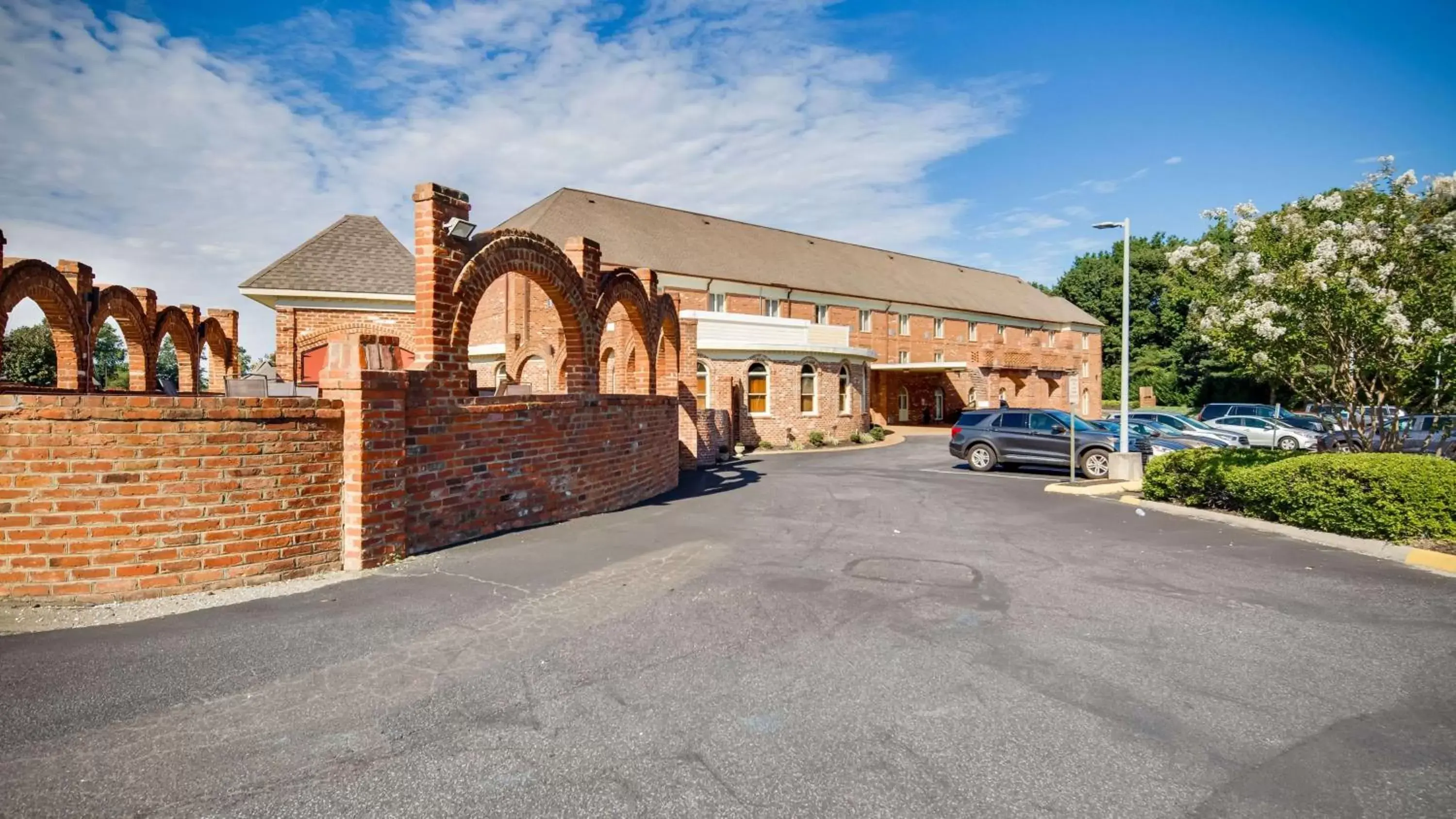 Property Building in Best Western PLUS Governor's Inn Richmond