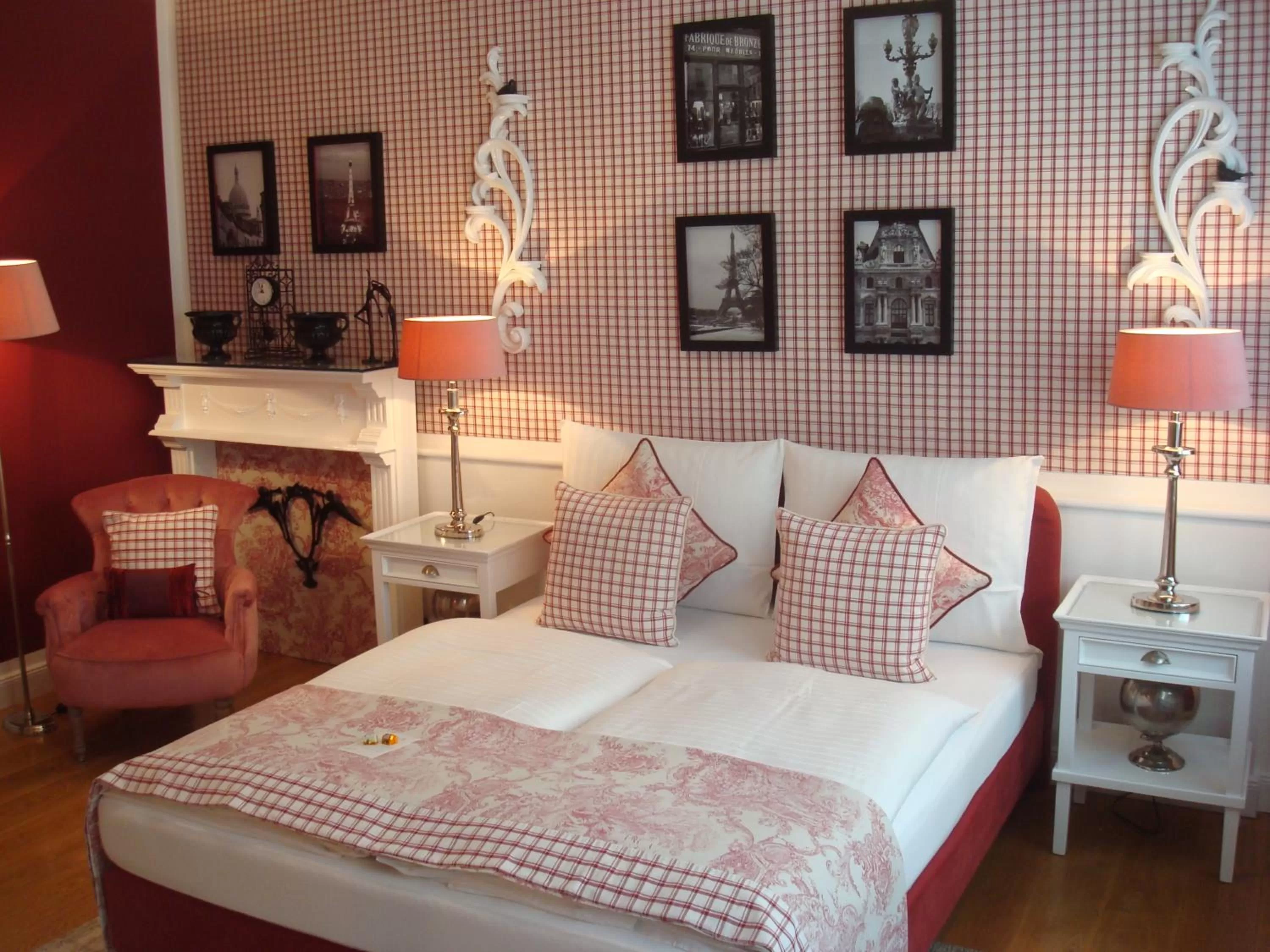 Photo of the whole room, Bed in Hotel Sir & Lady Astor