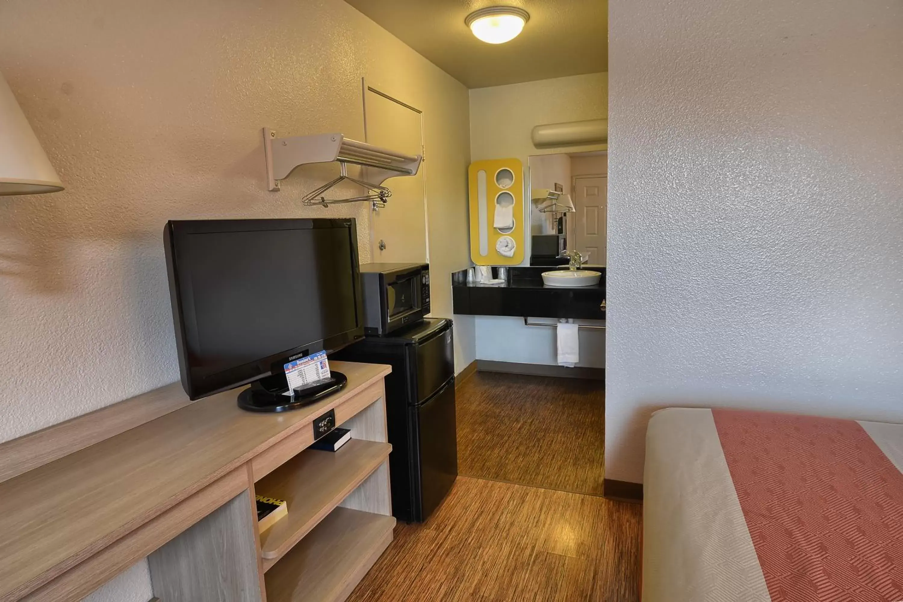 Photo of the whole room, TV/Entertainment Center in Motel 6-Coeur D'Alene, ID