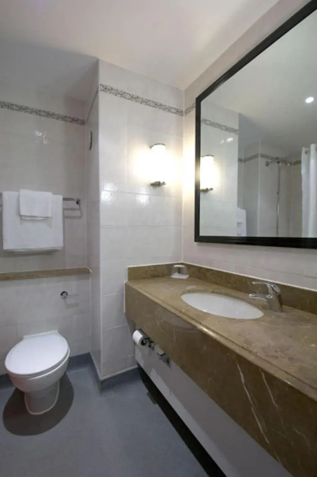 Toilet, Bathroom in Britannia Edinburgh Hotel