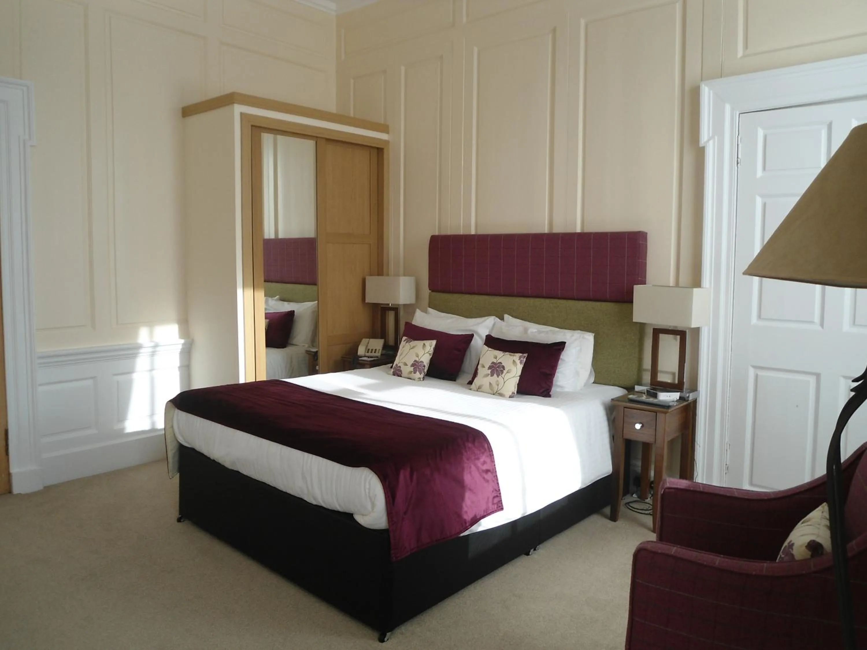 Bedroom, Bed in Links Hotel