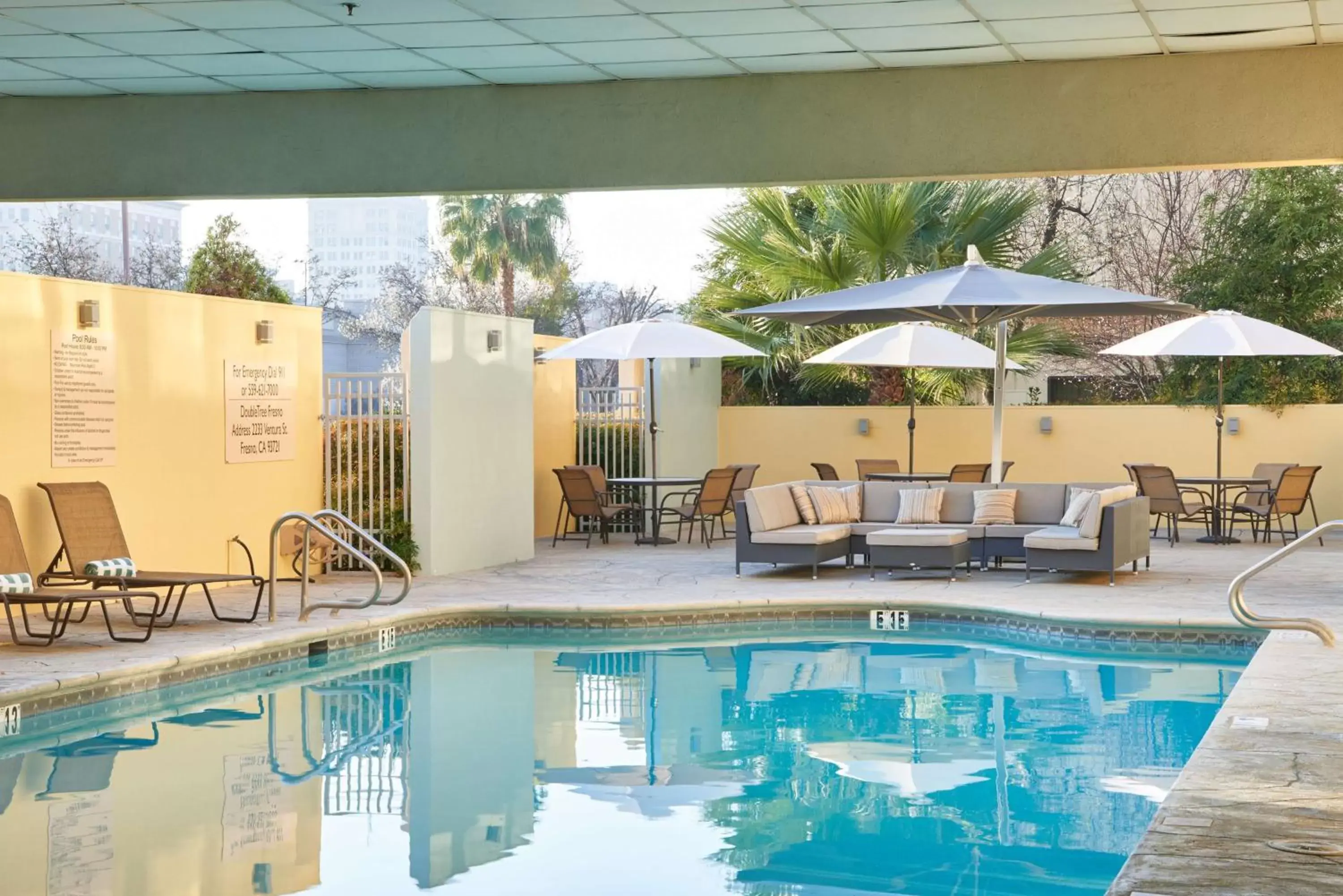 Pool view, Swimming Pool in DoubleTree by Hilton Fresno Convention Center