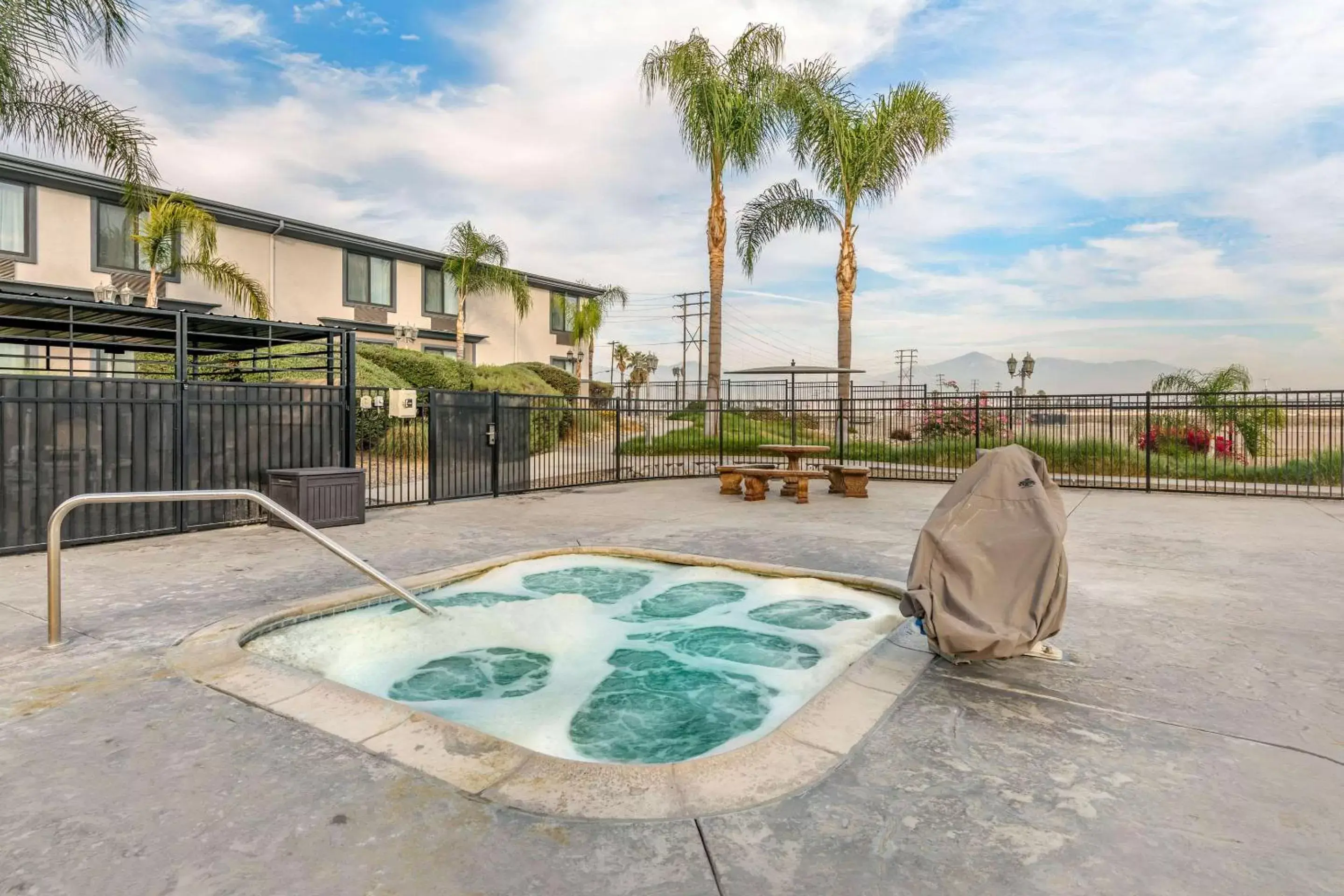 On site, Swimming Pool in Comfort Inn and Suites Colton/San Bernardino