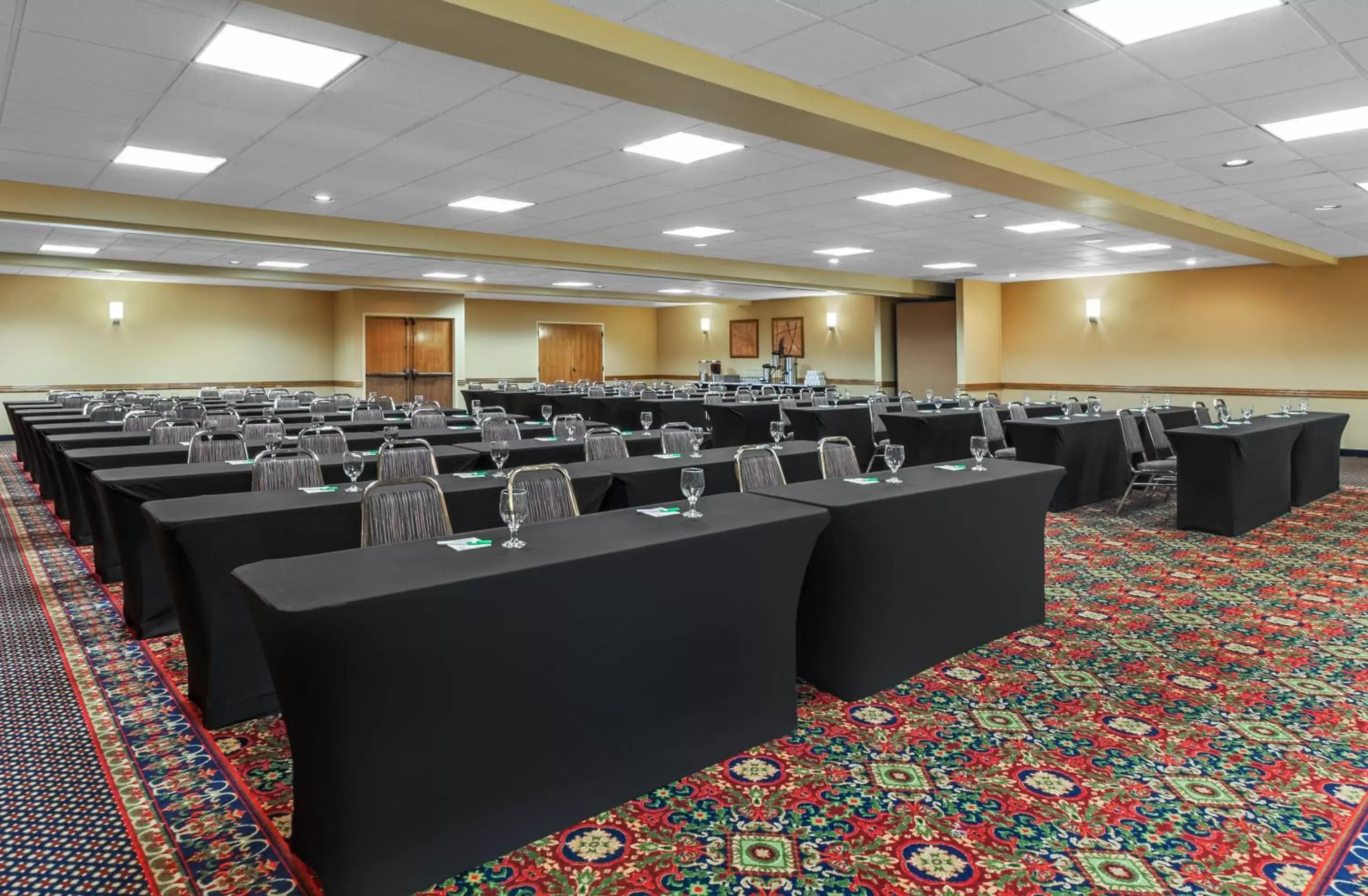 Meeting/conference room in Holiday Inn Hotel & Suites Springfield, an IHG Hotel