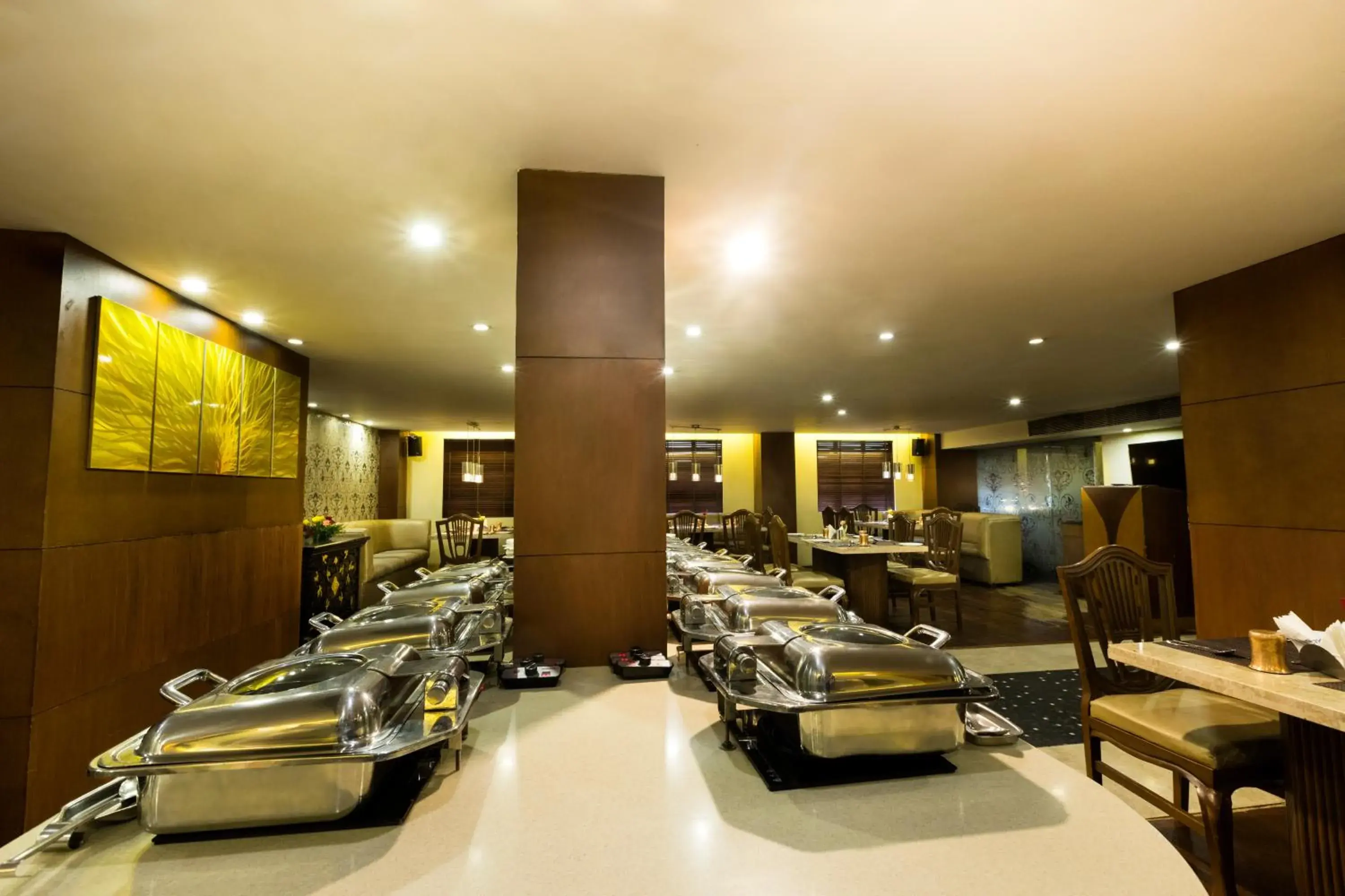 Restaurant/Places to Eat in Hotel Grand Residence