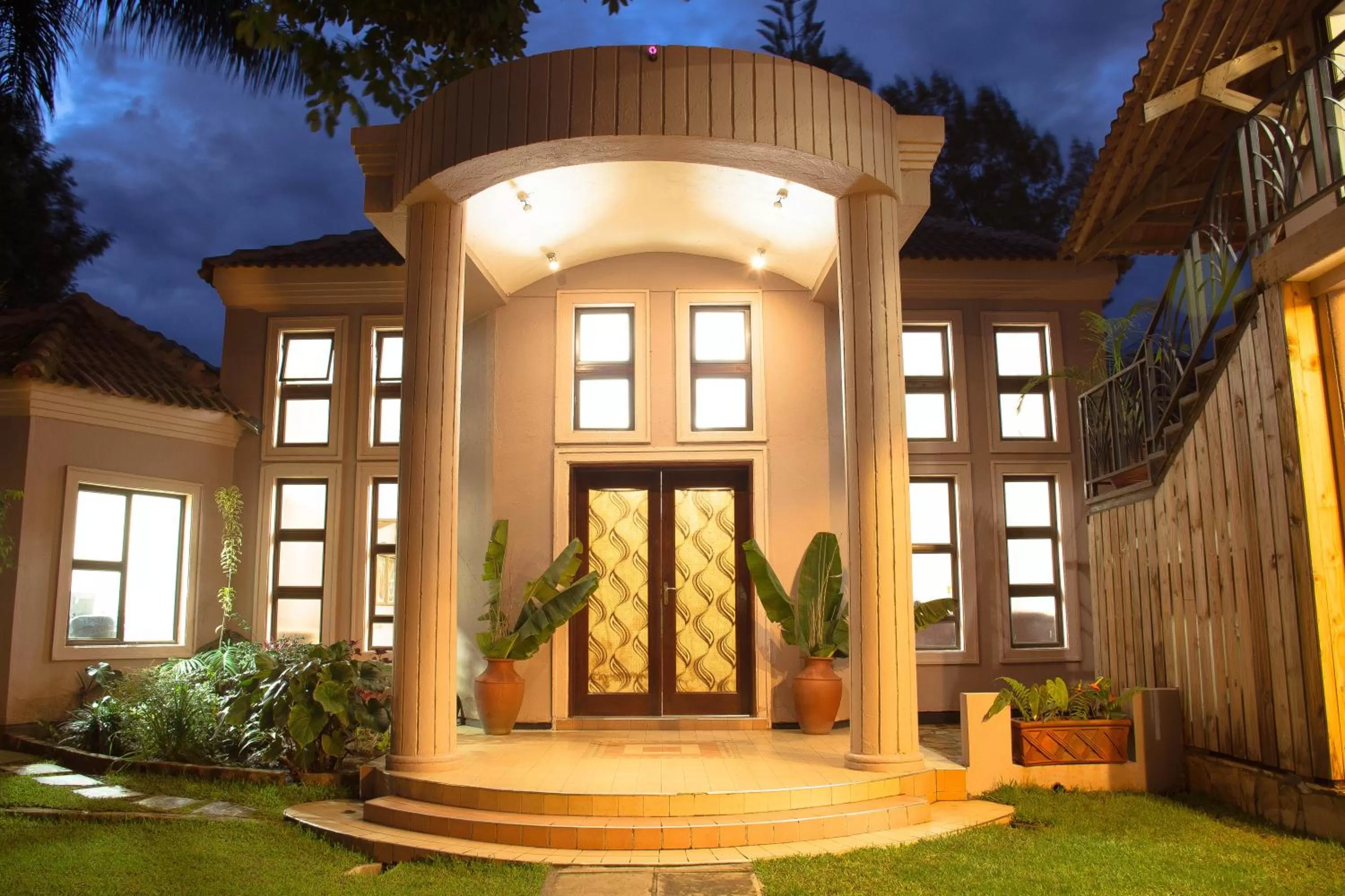Facade/entrance in Zawadi House Lodge