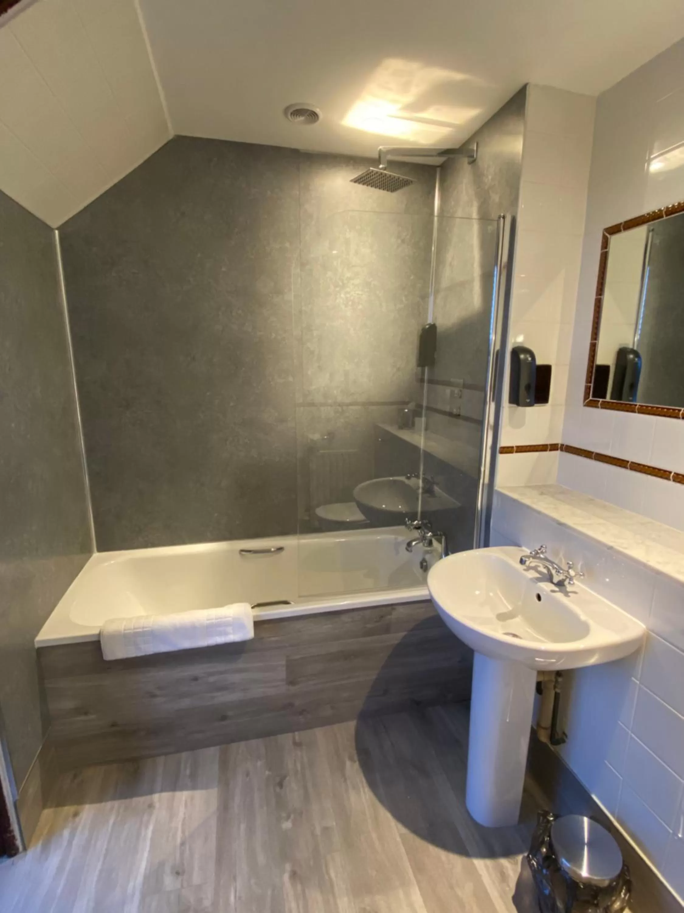 Bathroom in No6 West Coates